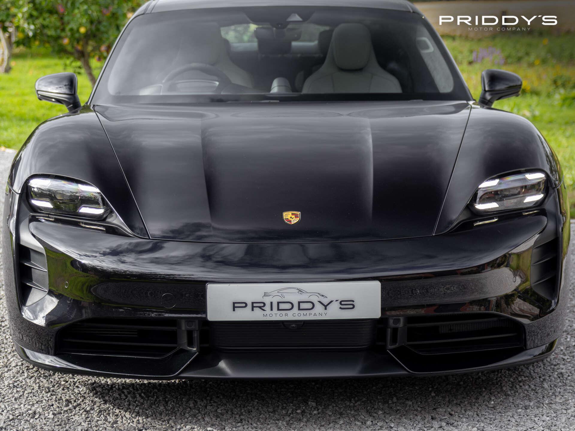 Porsche Taycan view 17