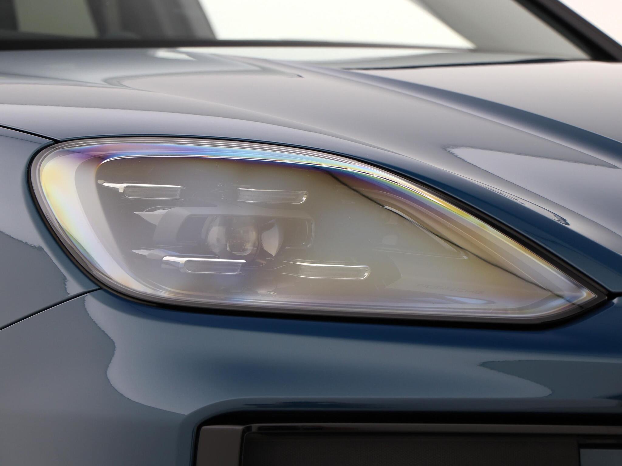 Porsche Cayenne view 11