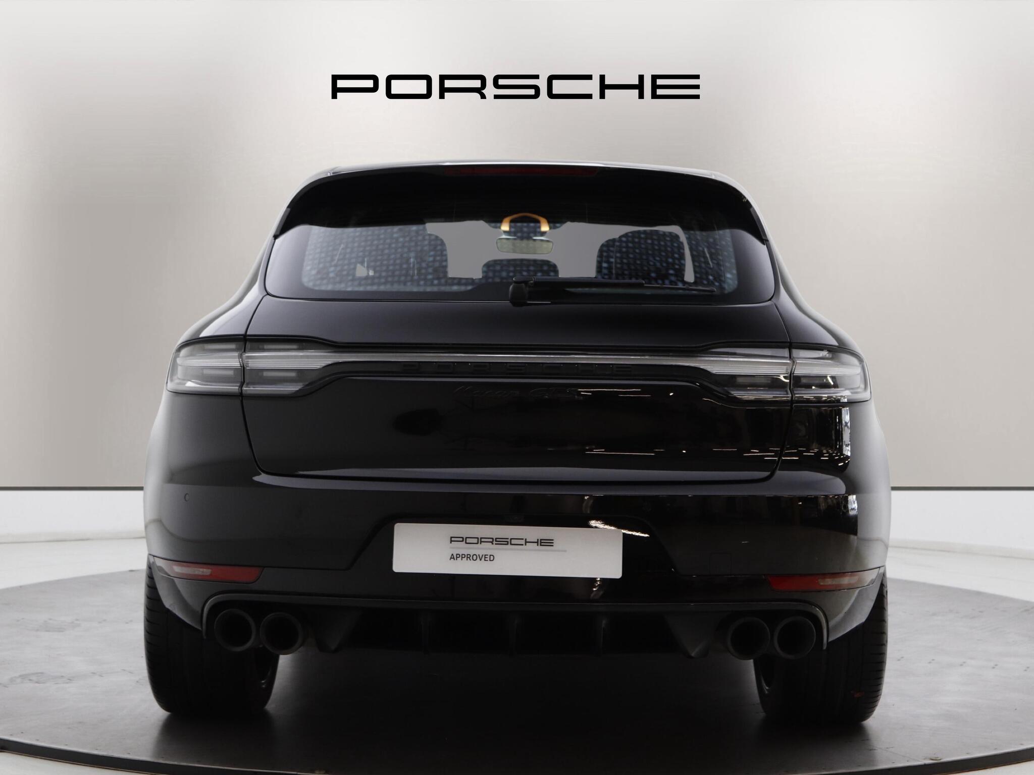 Porsche Macan view 5
