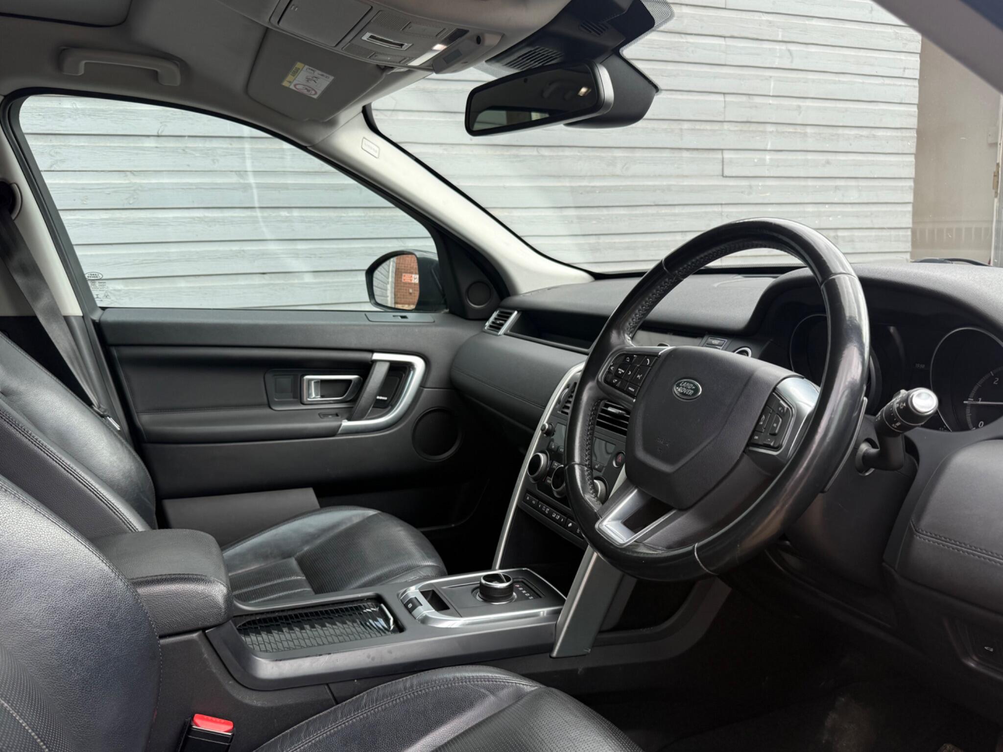 Land Rover Discovery Sport view 43
