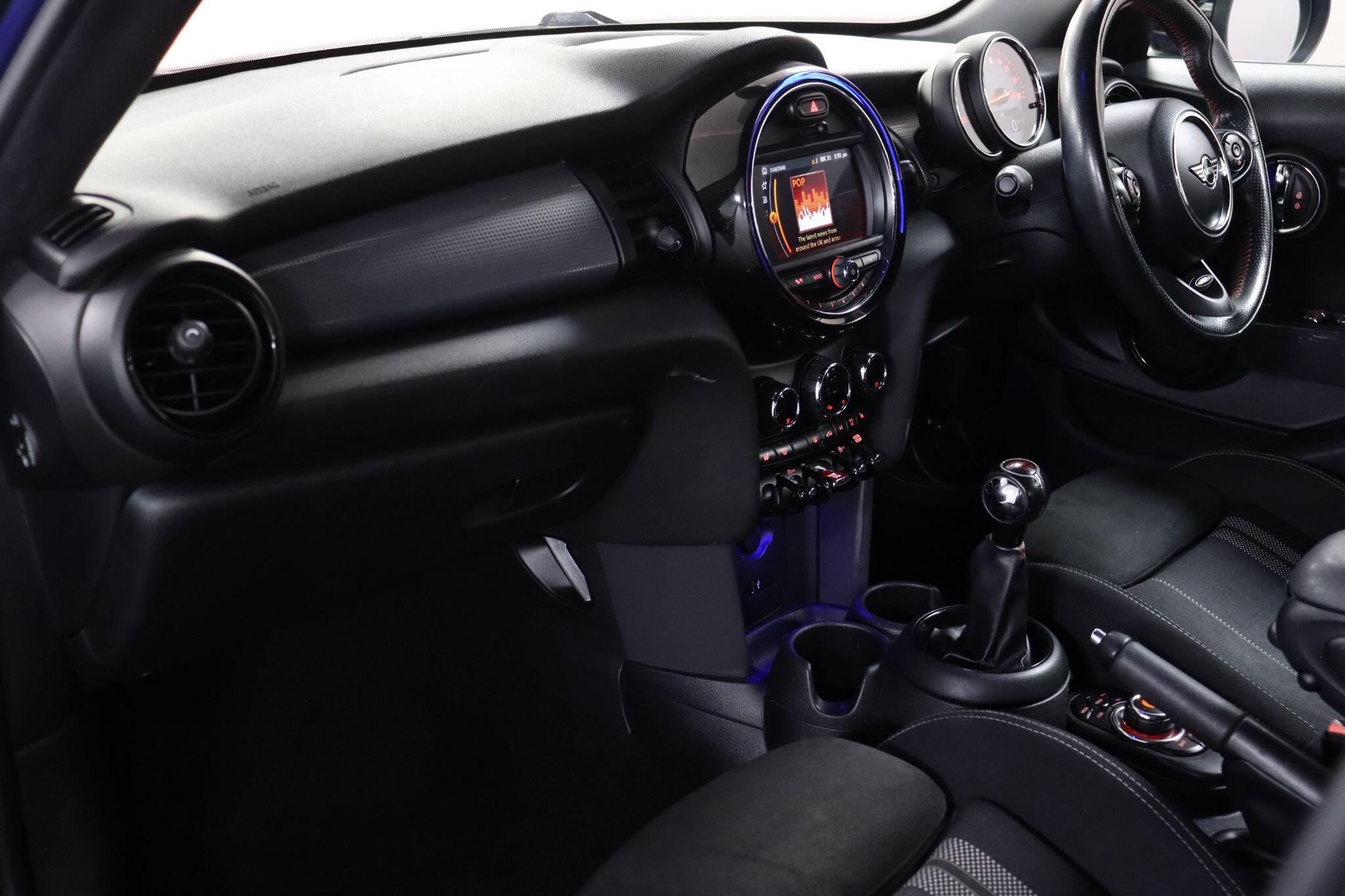 Mini Hatch view 34