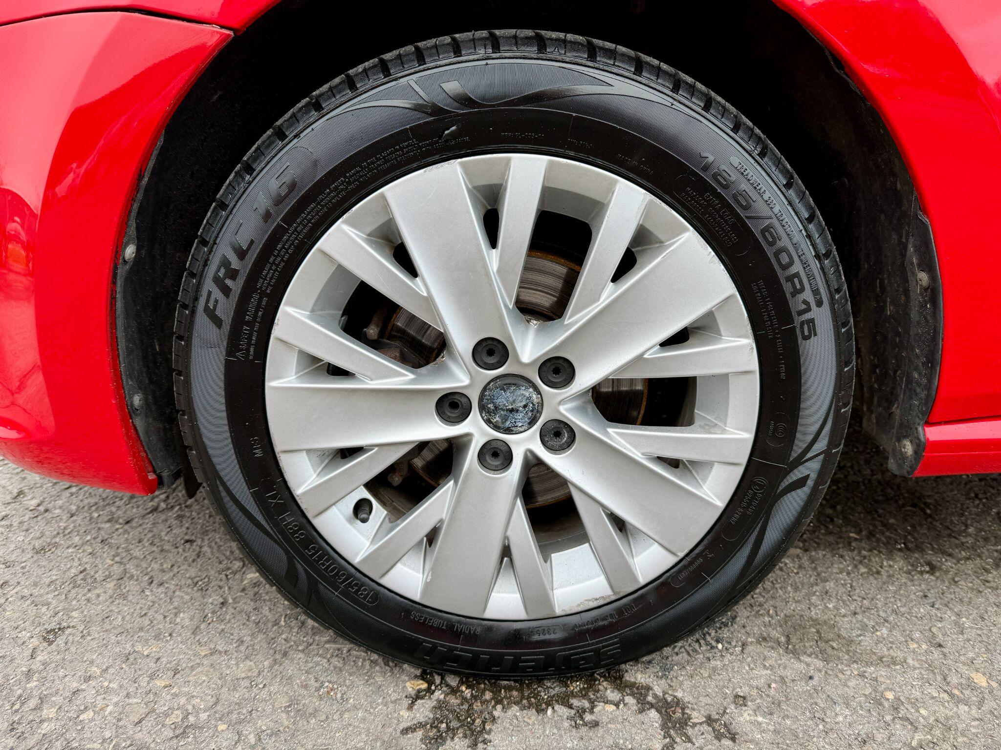 2014 Volkswagen Polo image 9