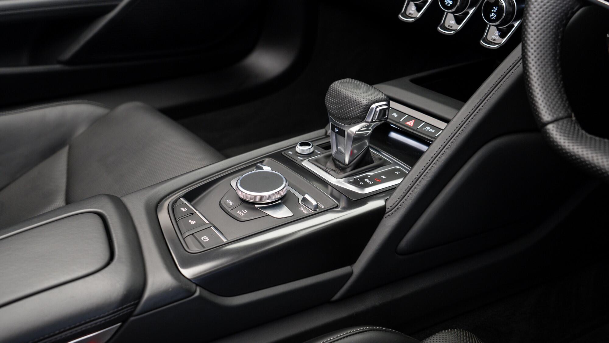 Audi R8 view 14