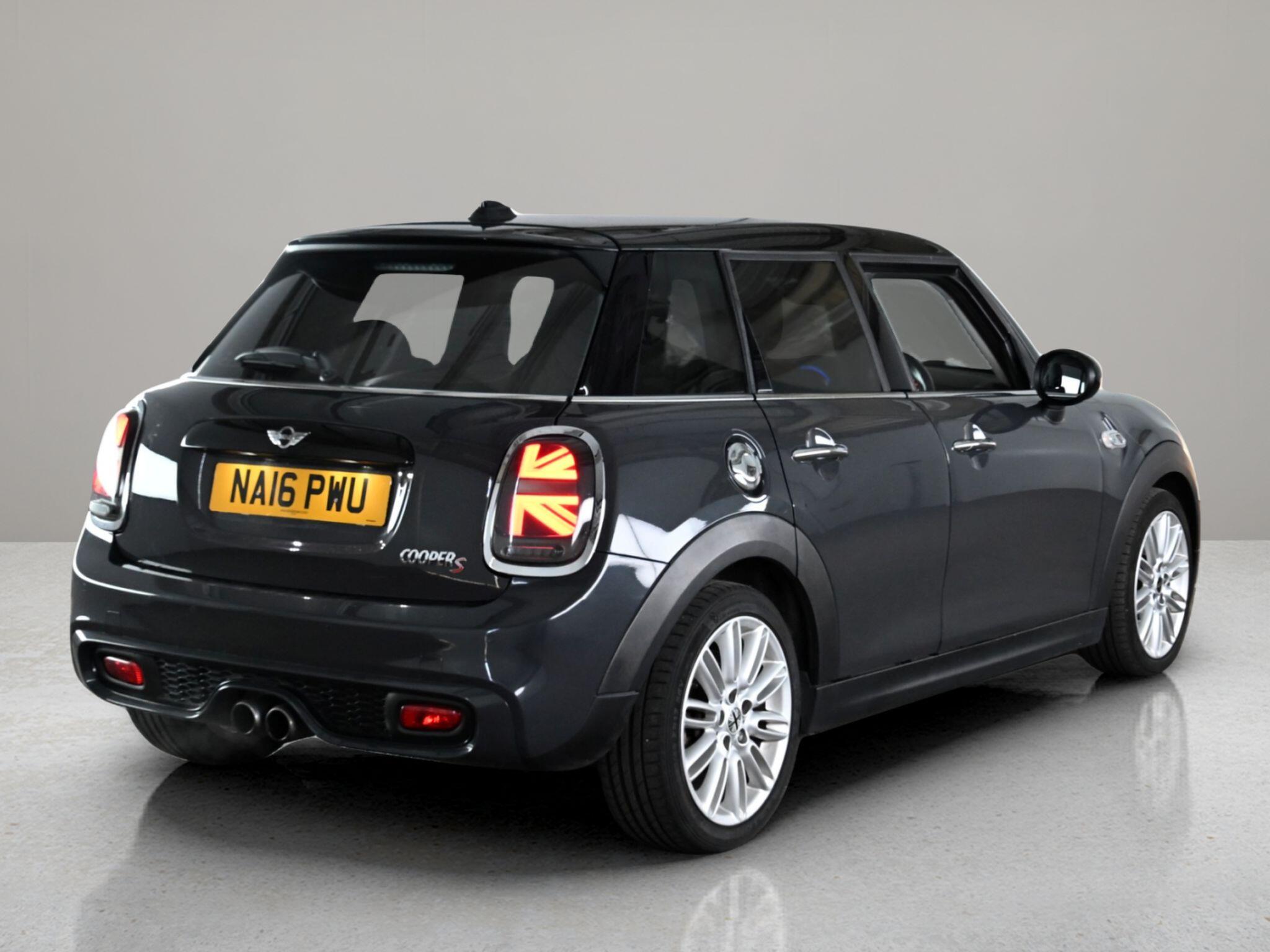 MINI Hatch view 4