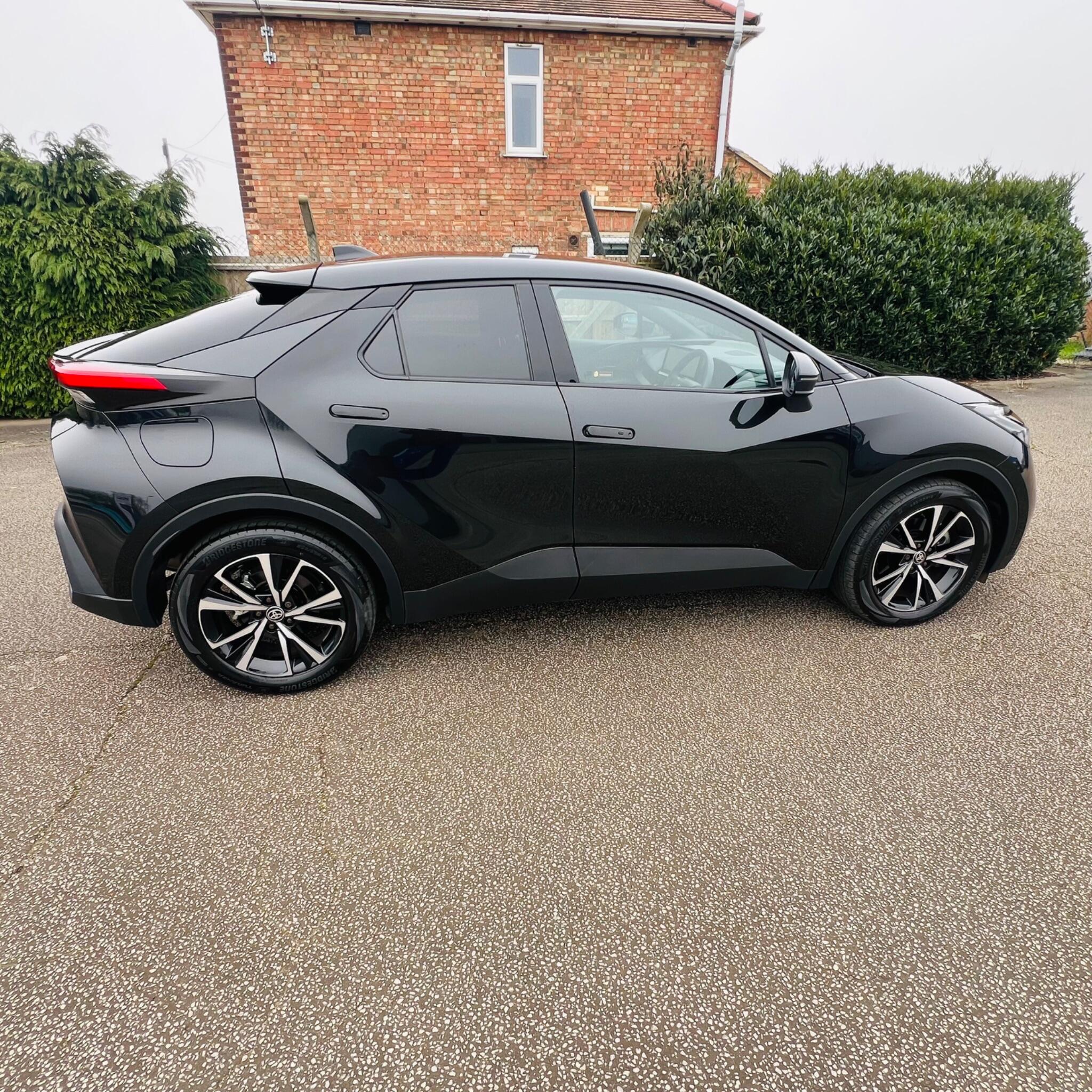 Toyota C-HR view 10