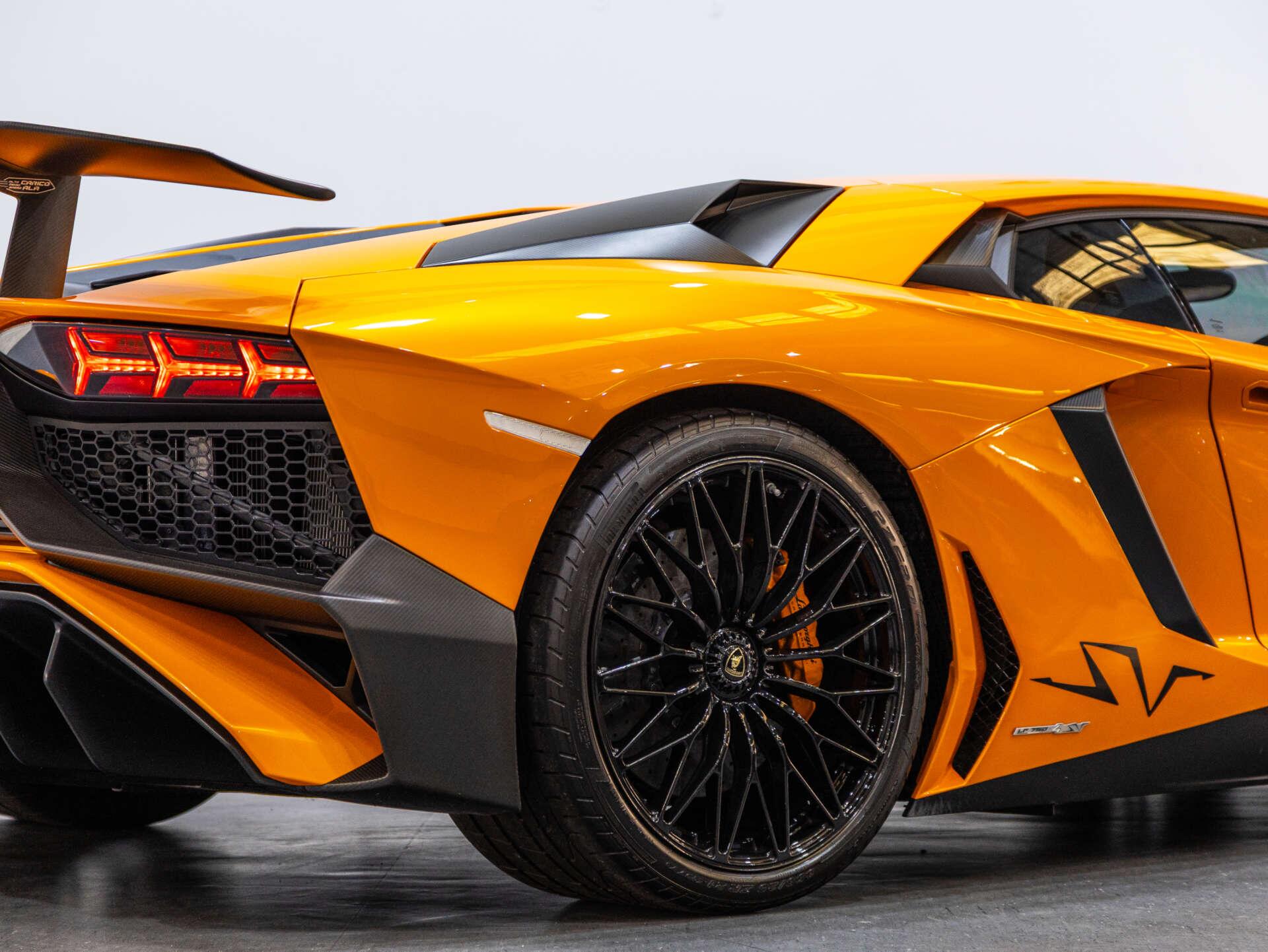 Lamborghini Aventador view 69