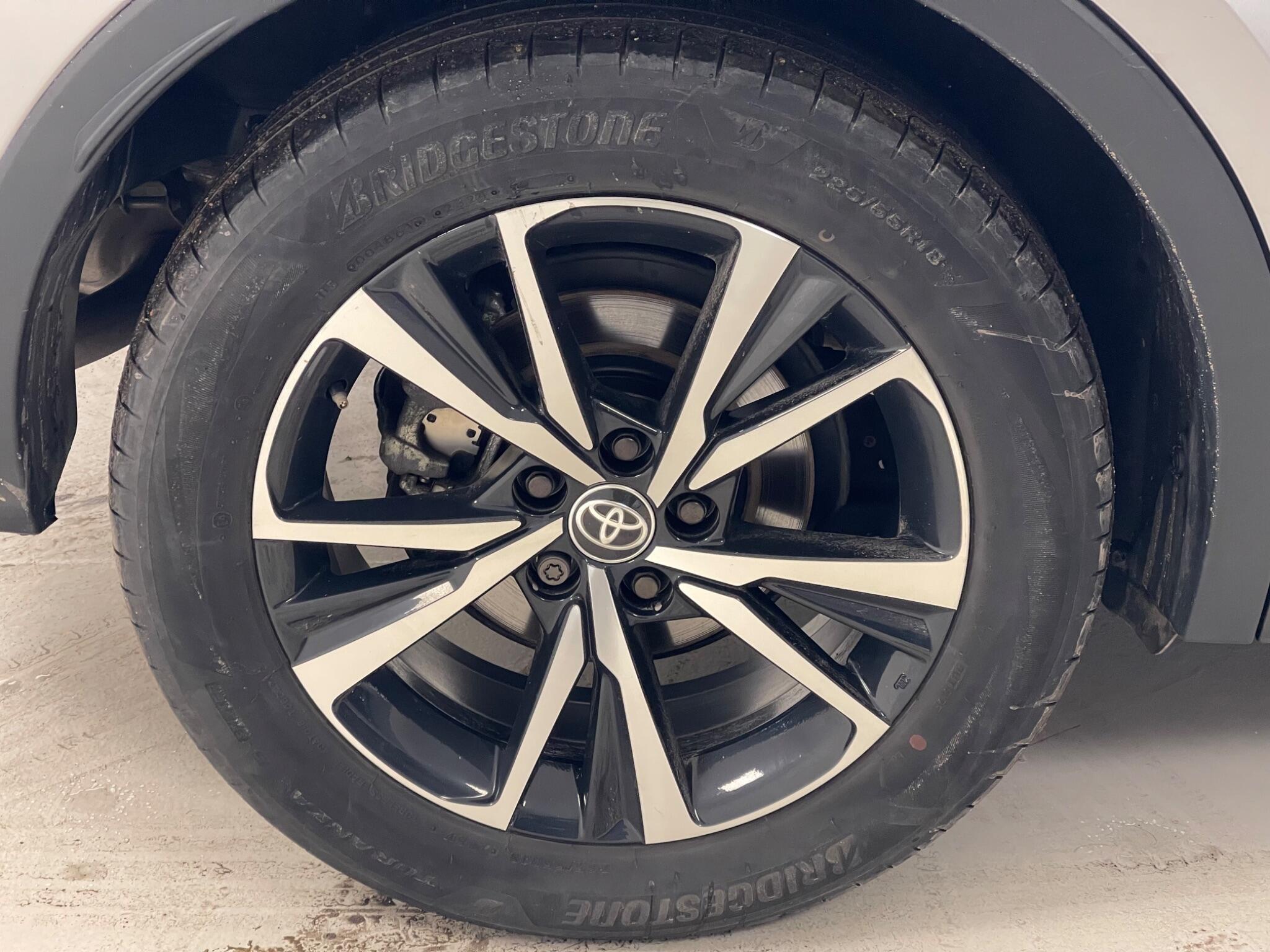 Toyota C-HR view 24