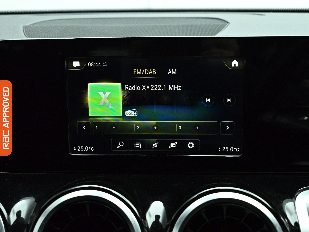 Mercedes-Benz GLB view 14