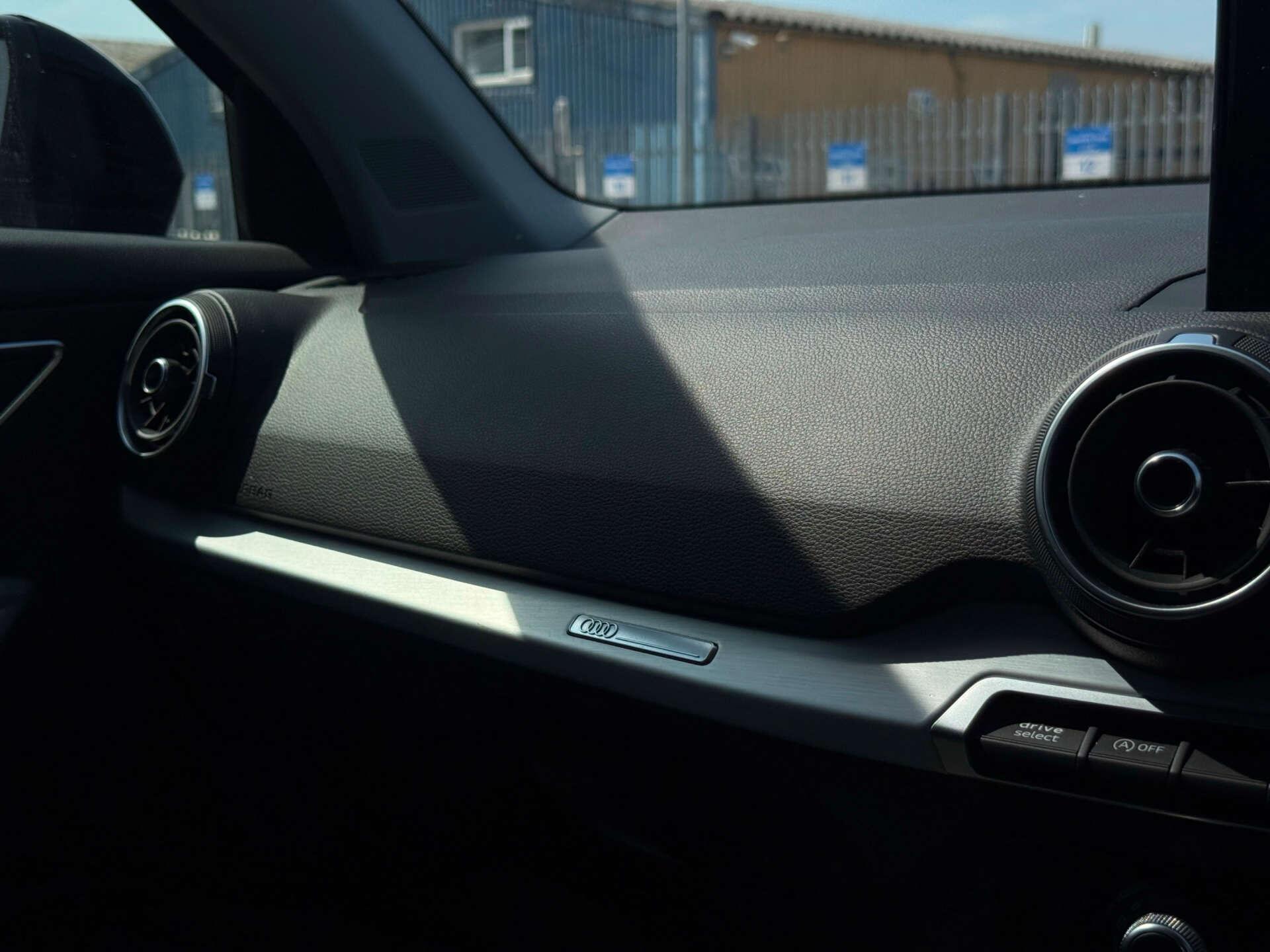 Audi Q2 view 50