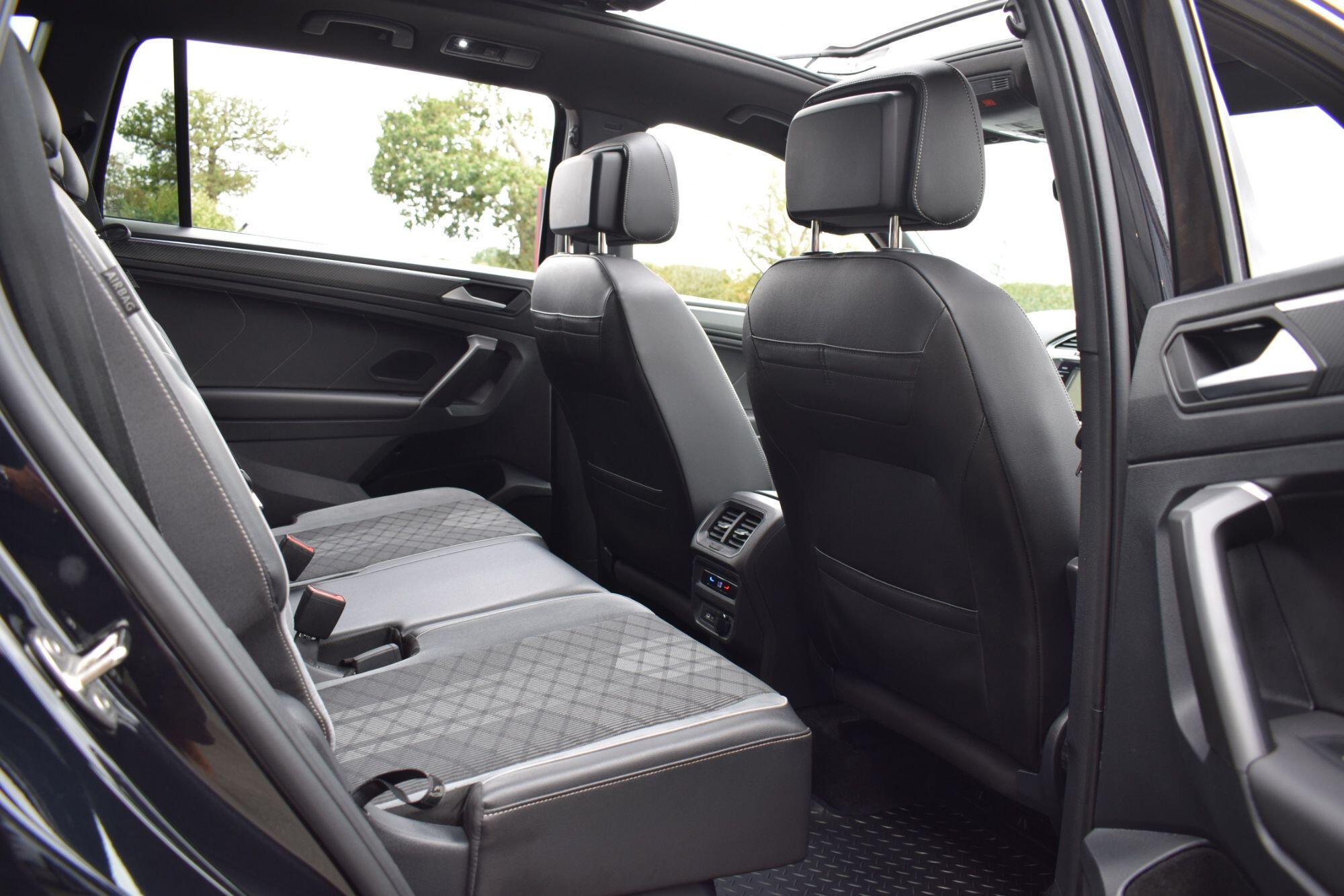 Volkswagen Tiguan Allspace view 22