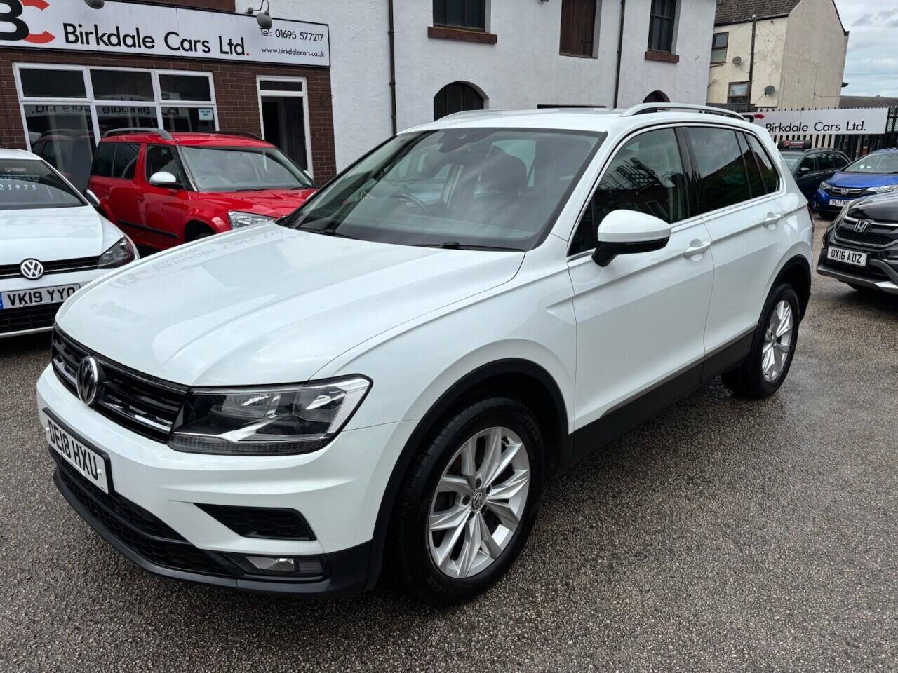 Volkswagen Tiguan view 3