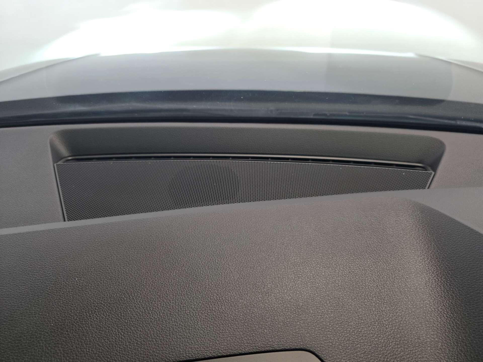 Audi Q2 view 38