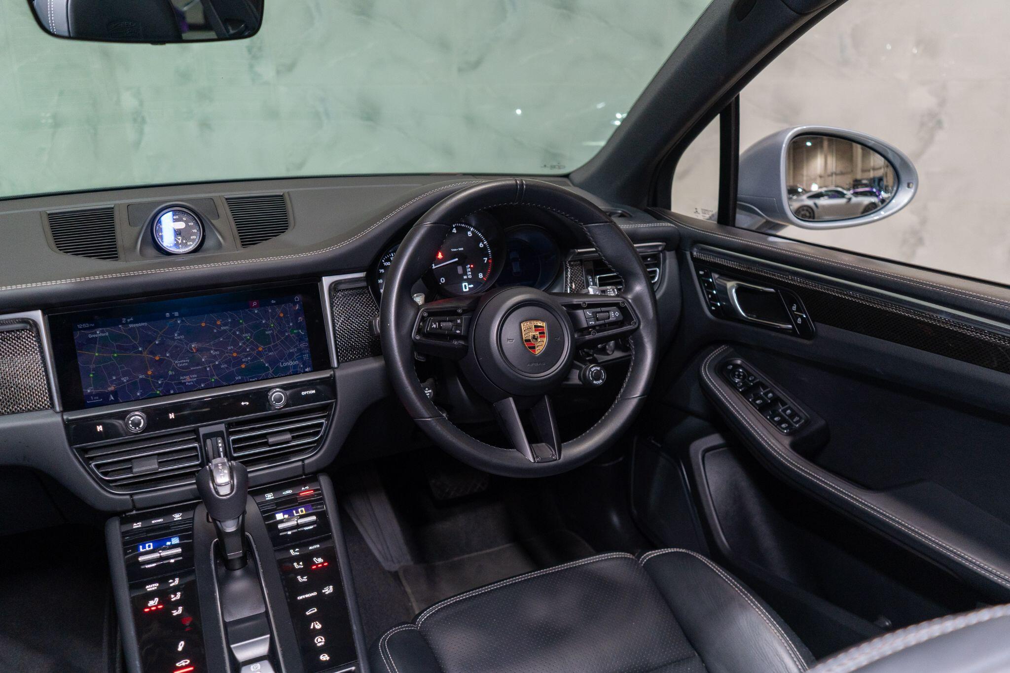 Porsche Macan view 13