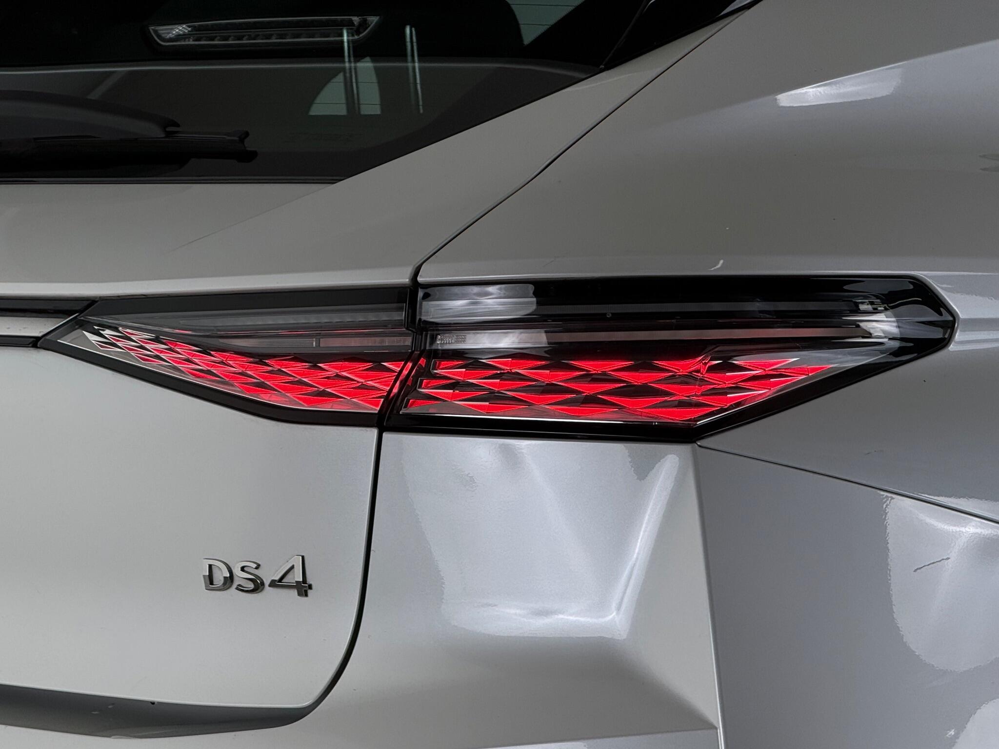 DS Automobiles DS 4 view 6