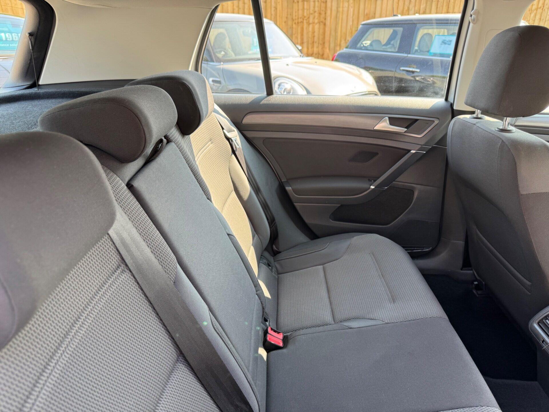 Volkswagen Golf view 48