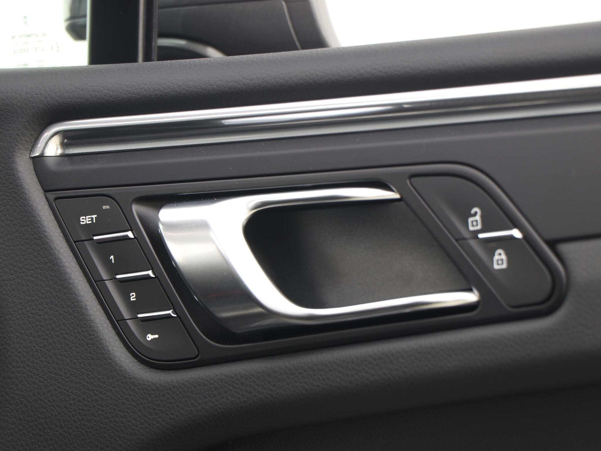 Porsche Macan view 39
