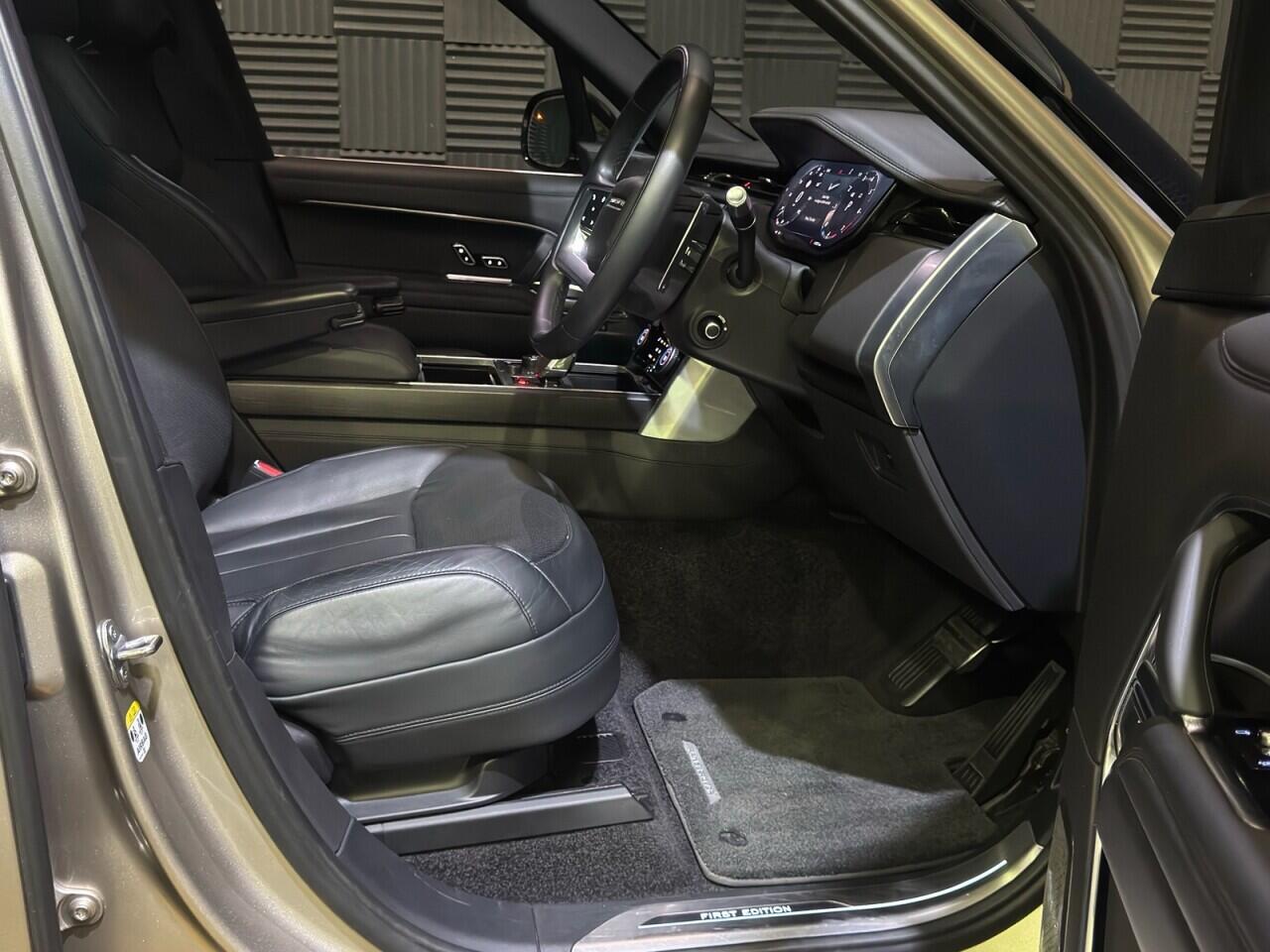 Land Rover Range Rover view 8