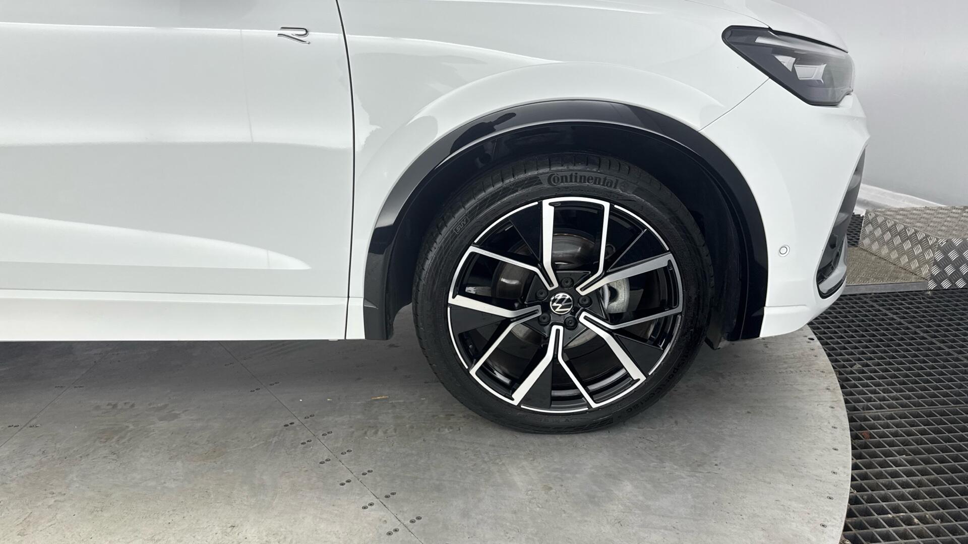 Volkswagen Tiguan view 21