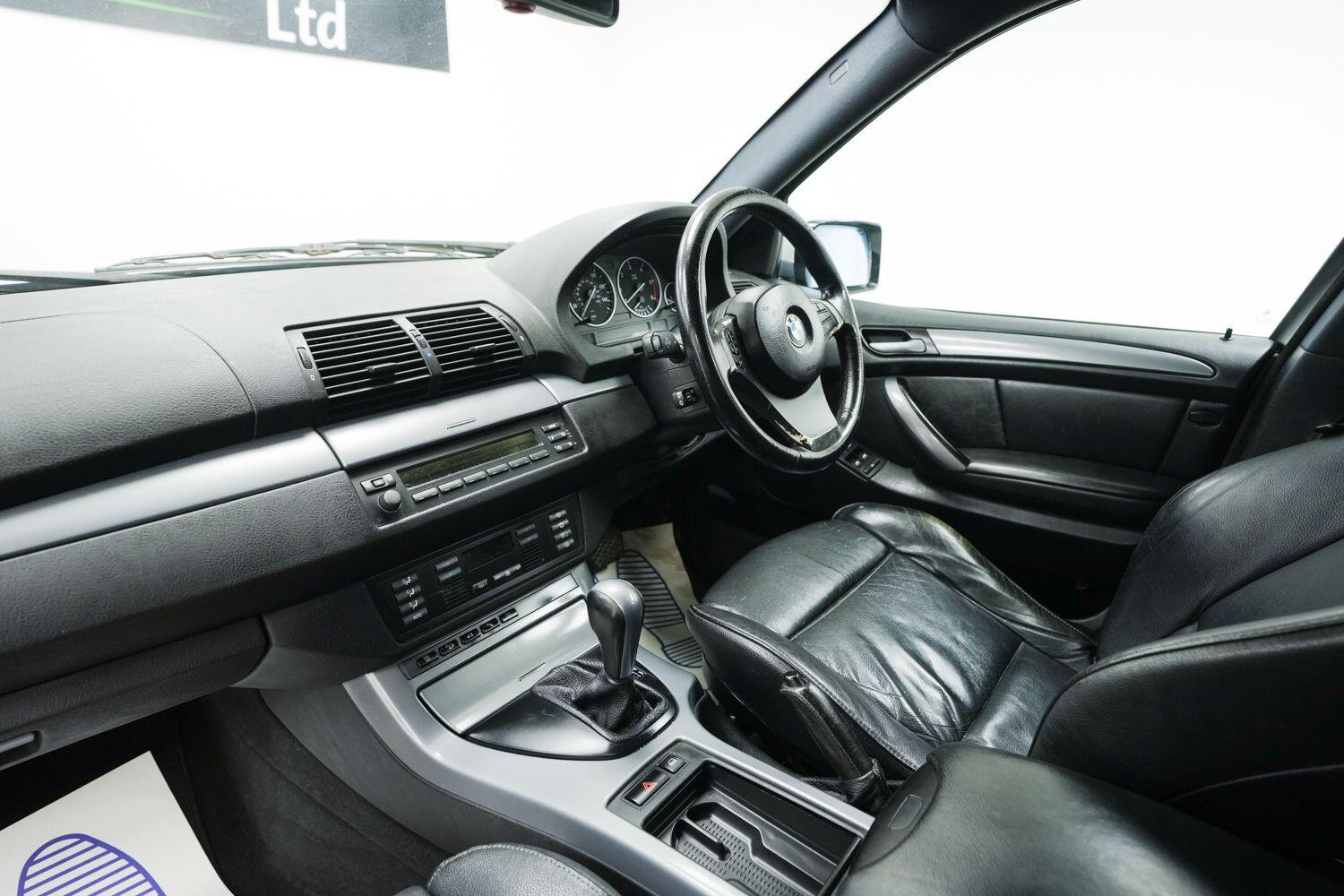 BMW X5 view 18
