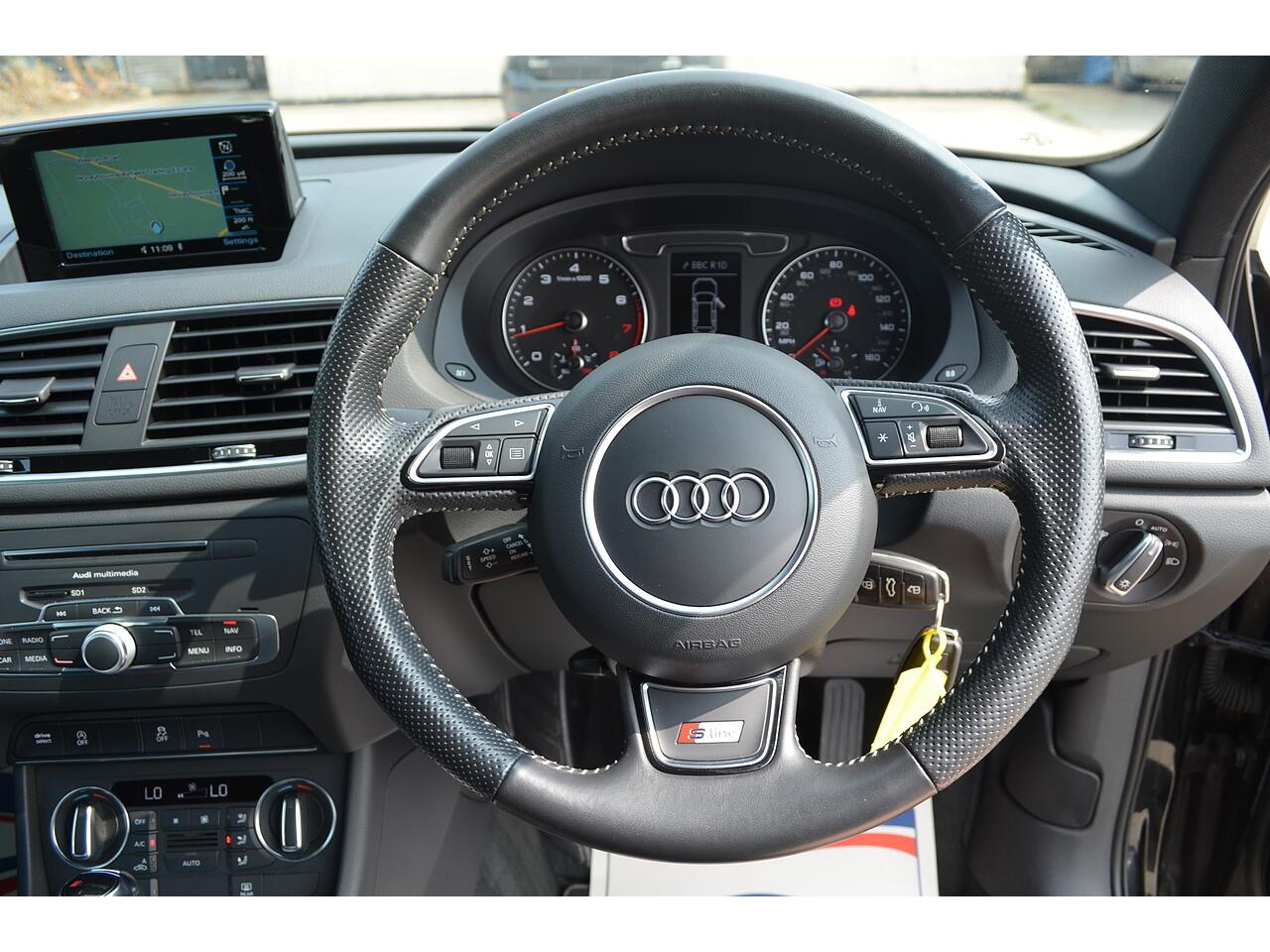 Audi Q3 view 15