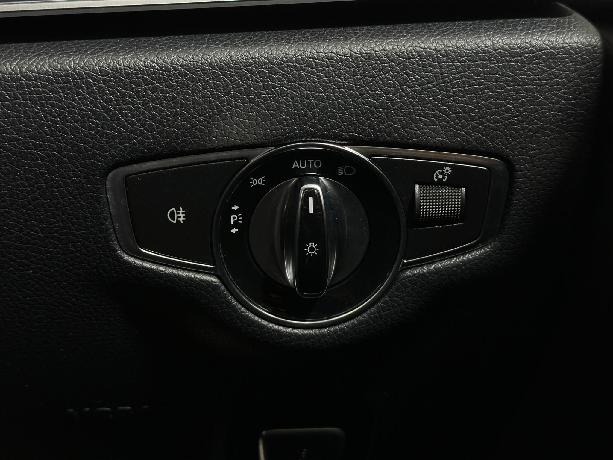 Mercedes-Benz E-Class view 18