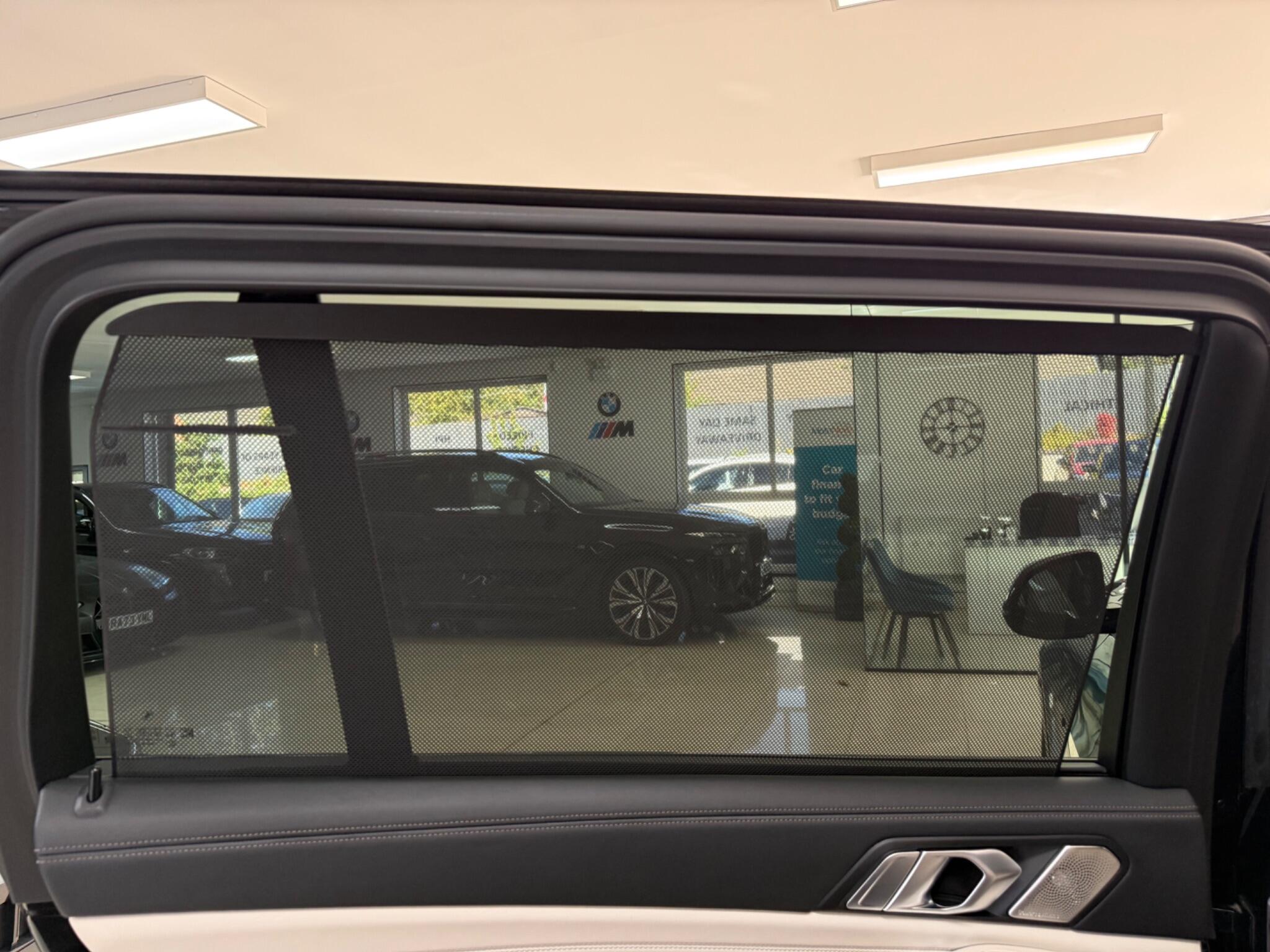 BMW X7 view 59