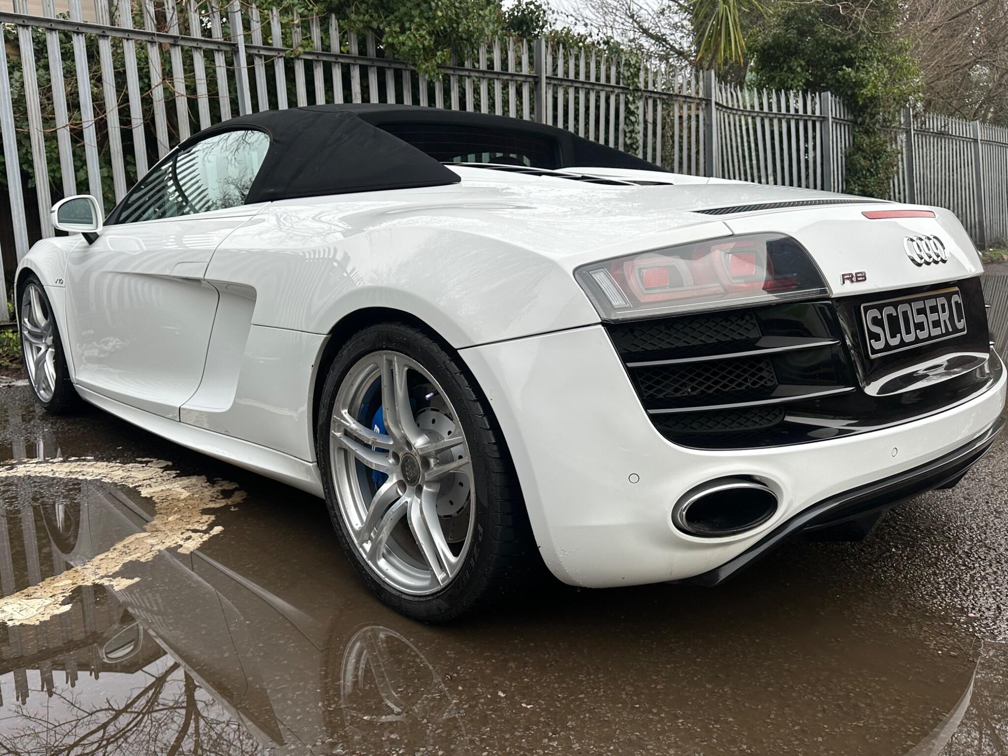 Audi R8 view 10