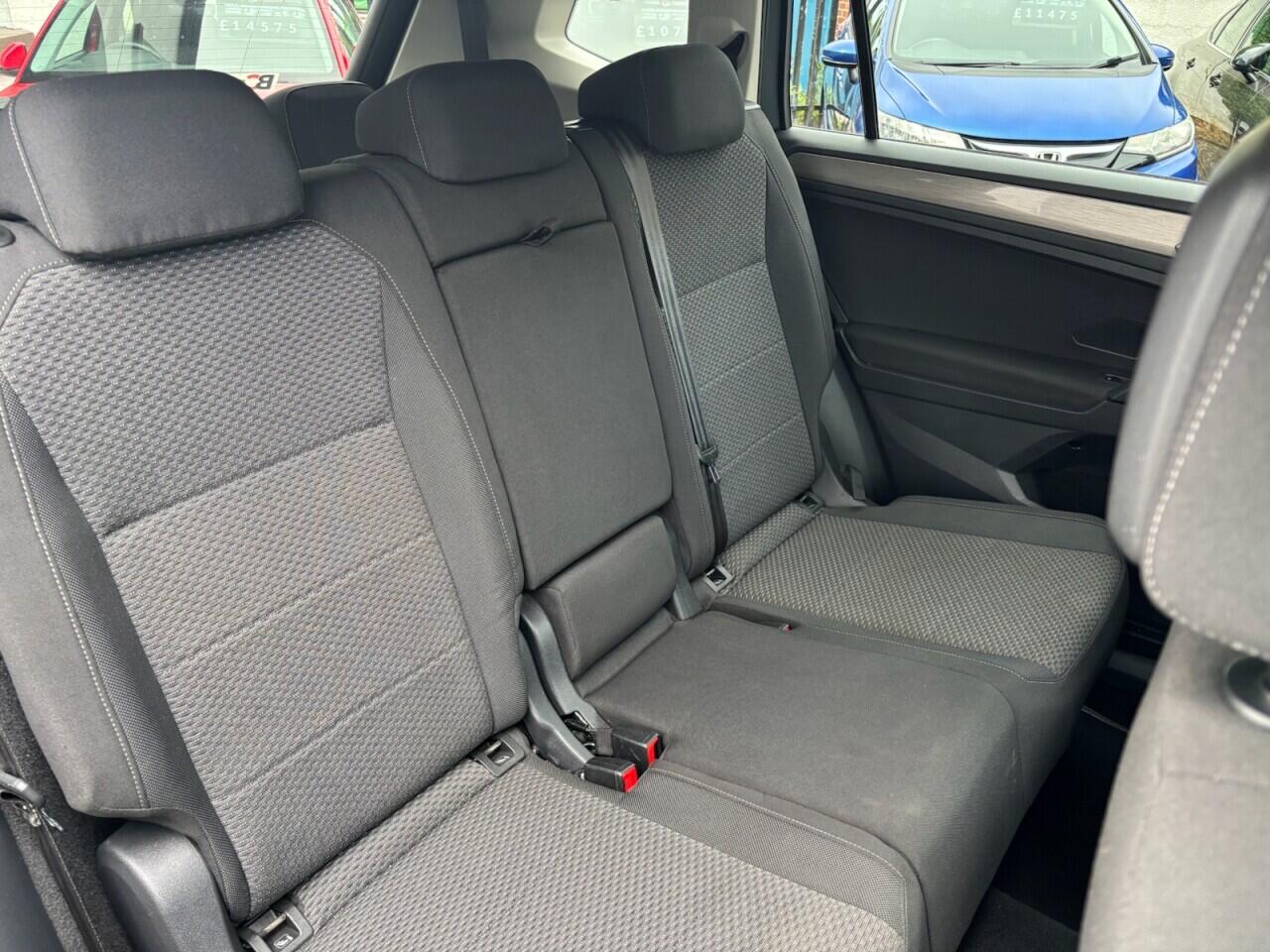 Volkswagen Tiguan Allspace view 13