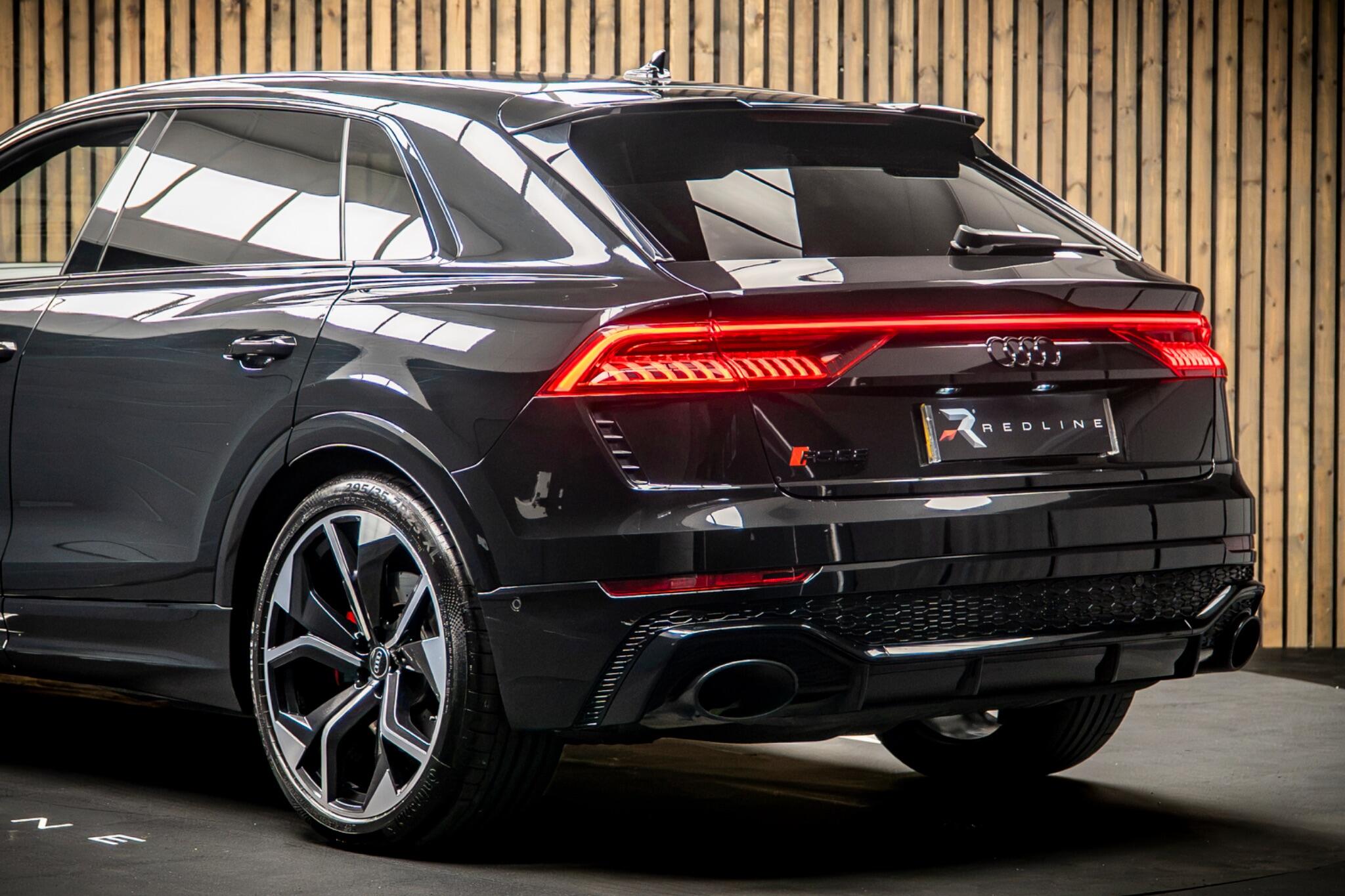Audi RS Q8 view 20