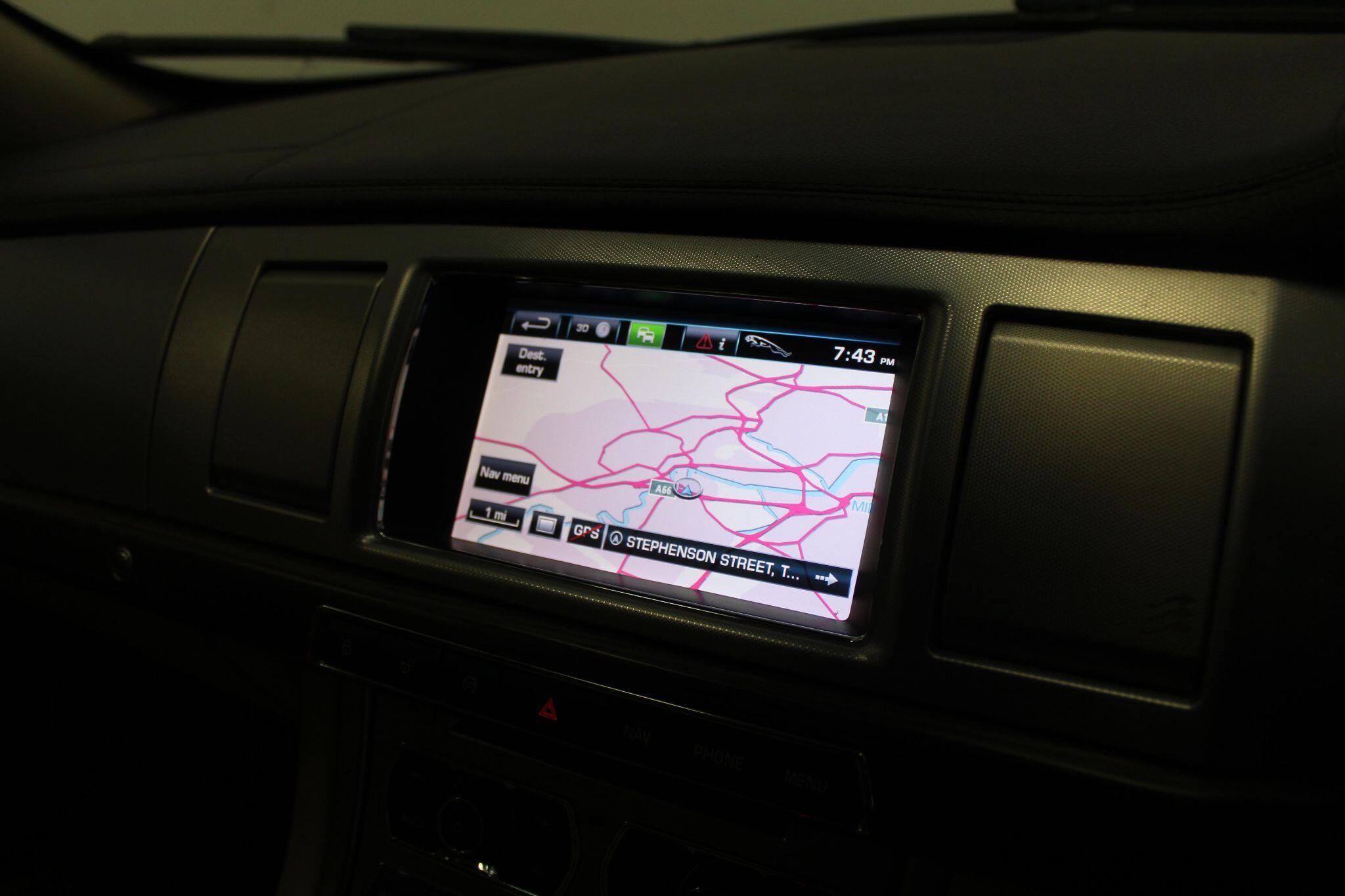Jaguar XF view 38