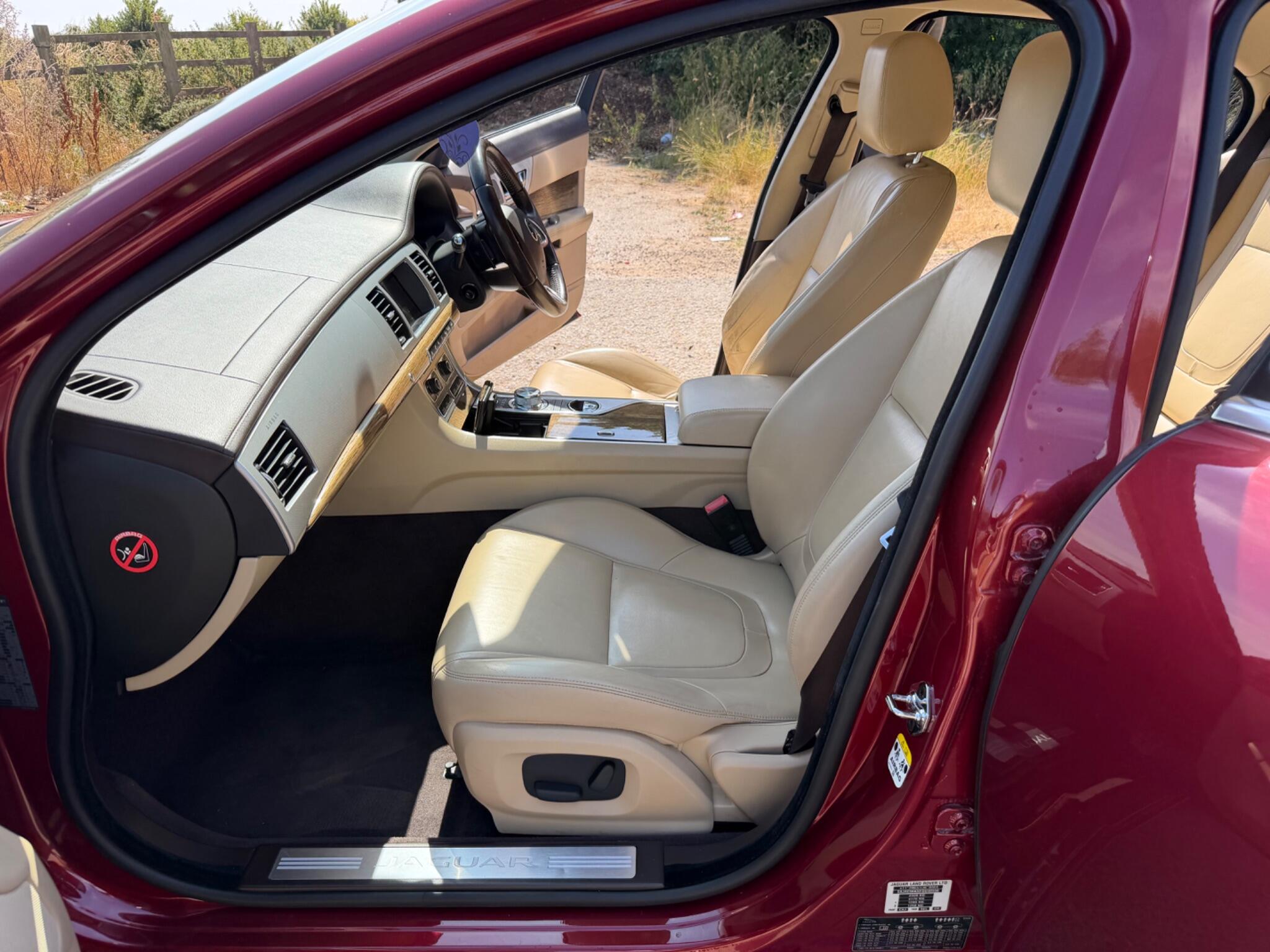 Jaguar XF view 48