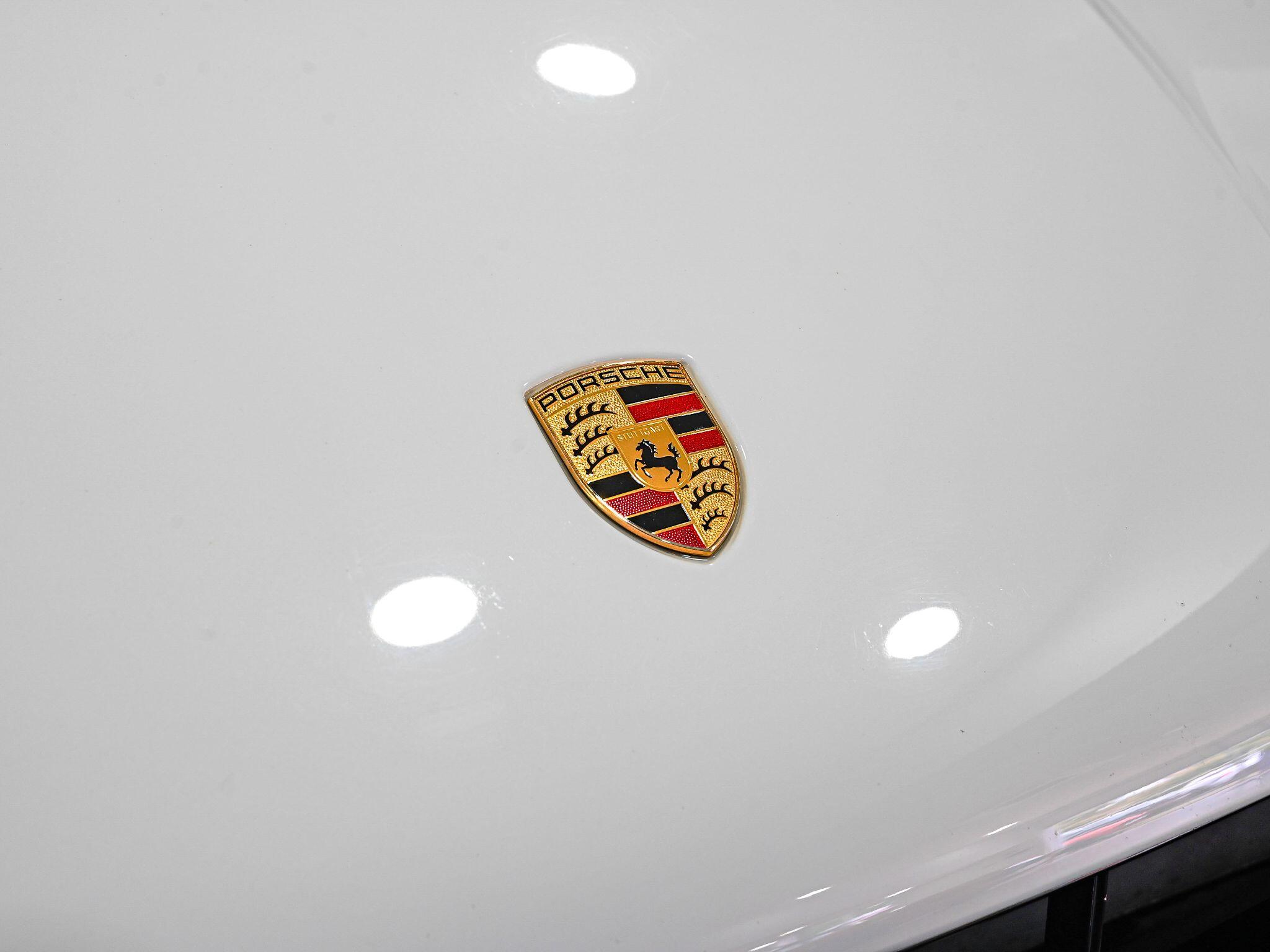 Porsche Macan view 19