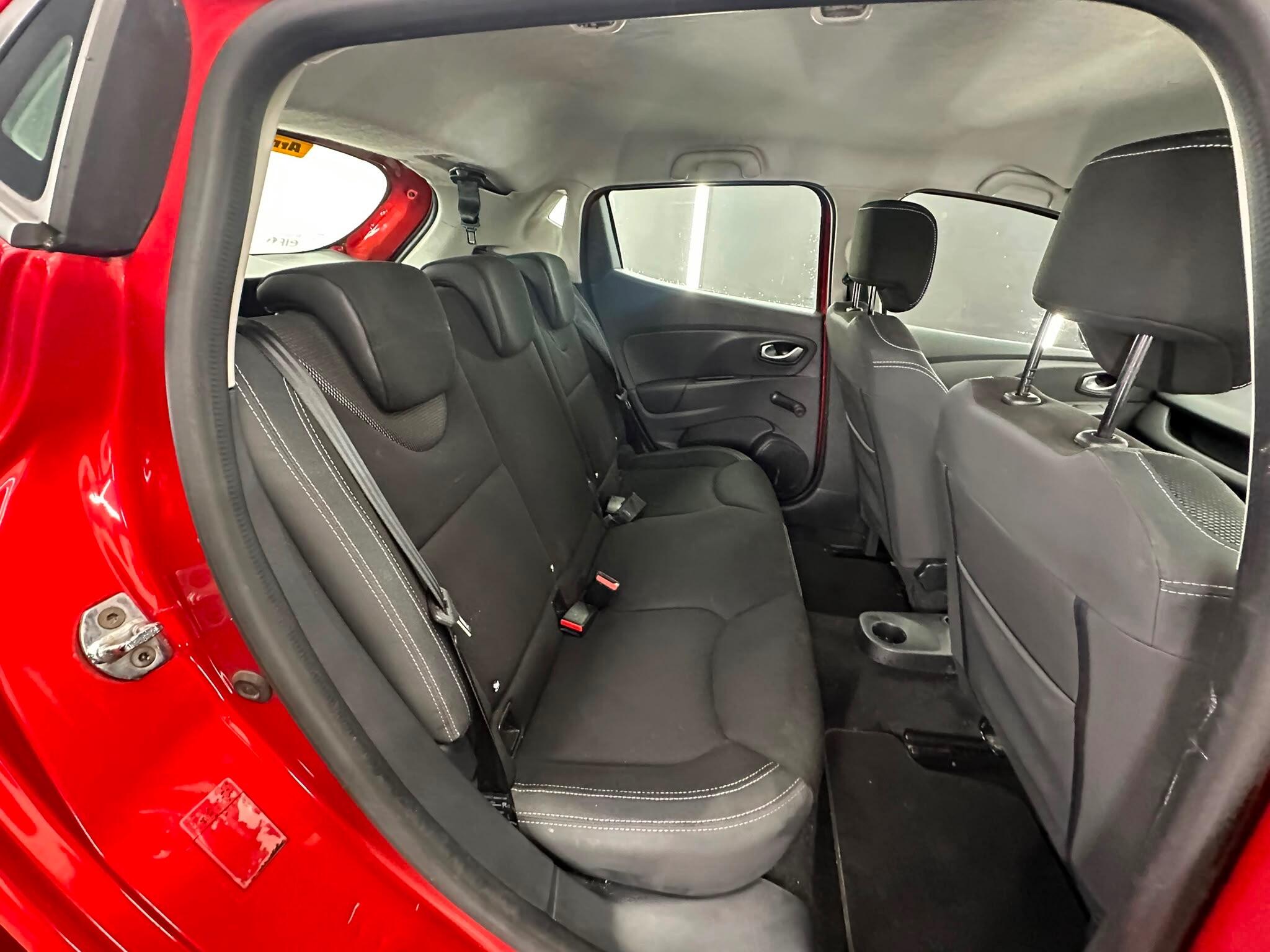 Renault Clio view 24