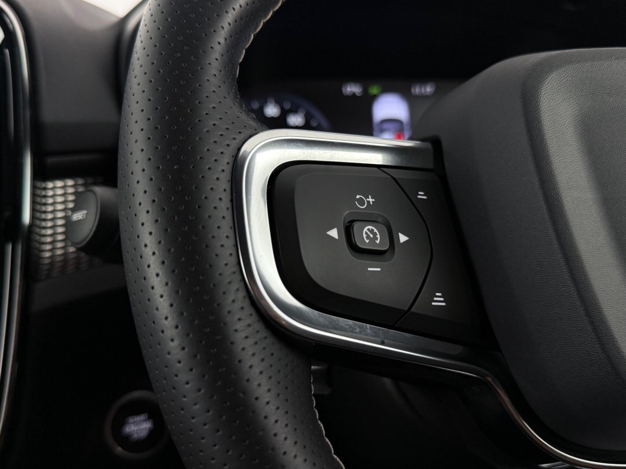 Volvo XC40 view 15