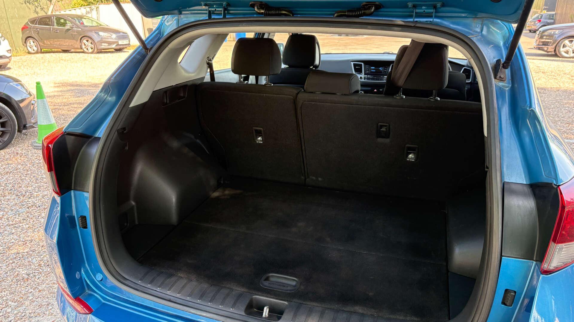 Hyundai Tucson view 32