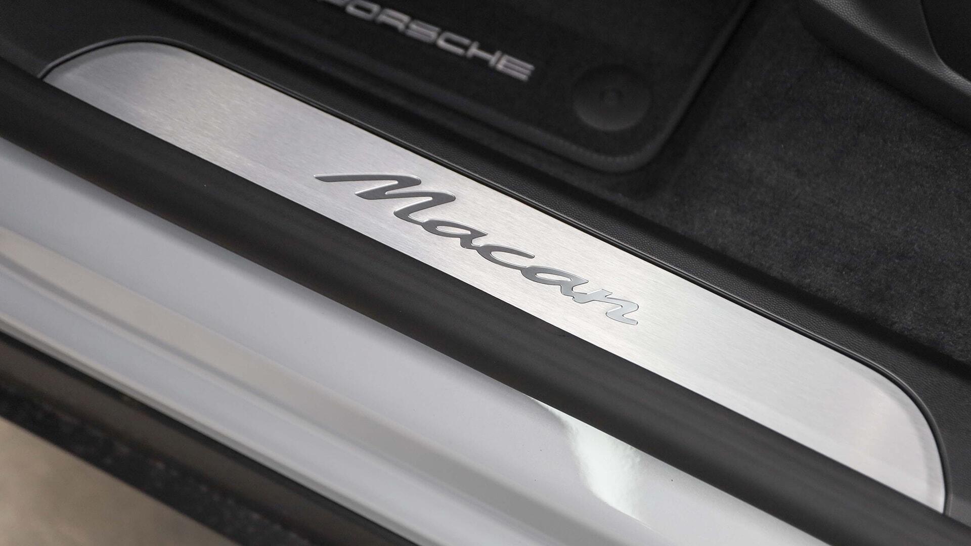Porsche Macan view 25
