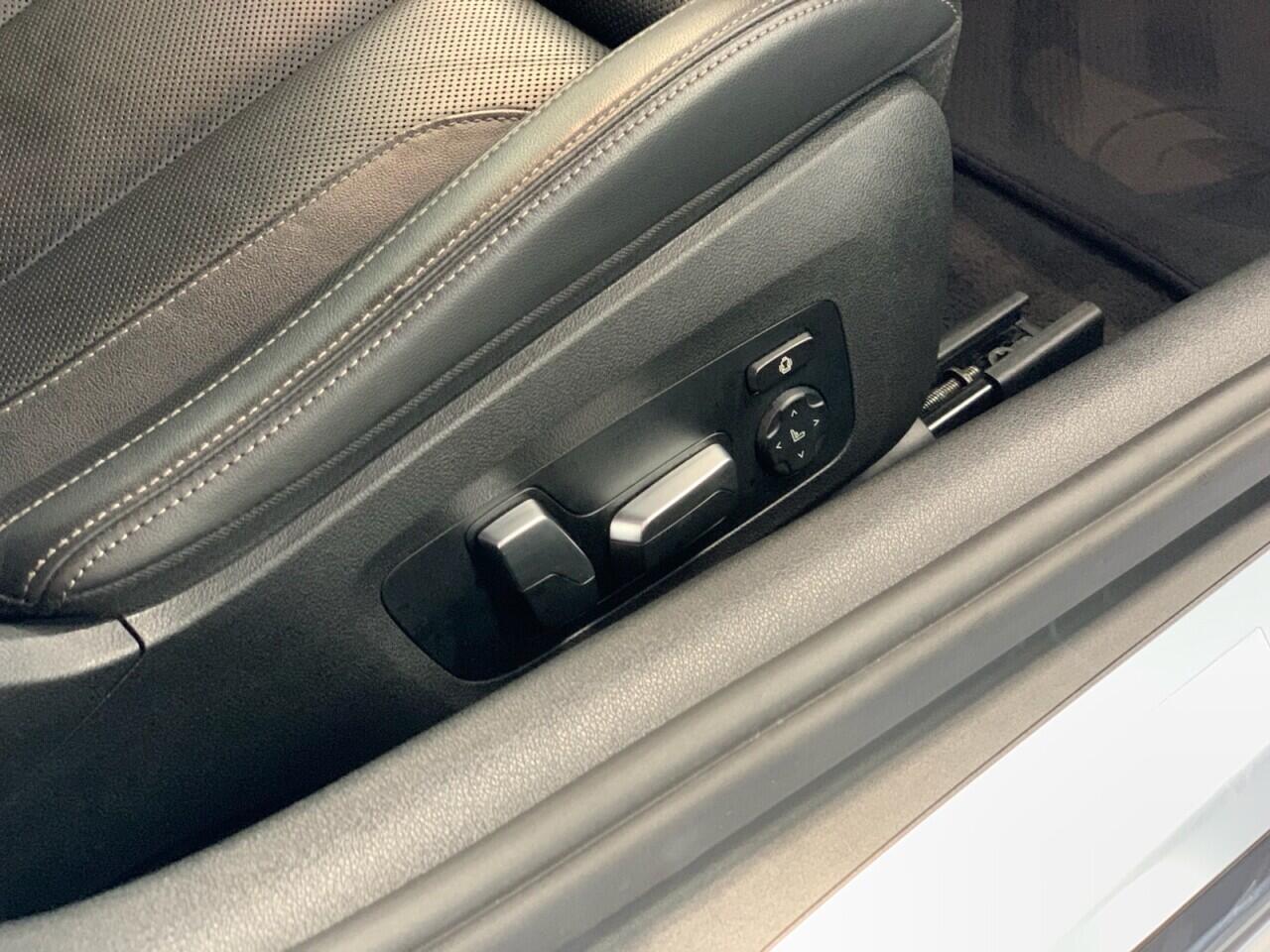 BMW 8 Series view 36