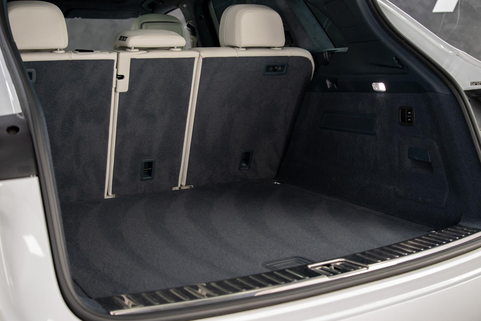 Porsche Cayenne view 26