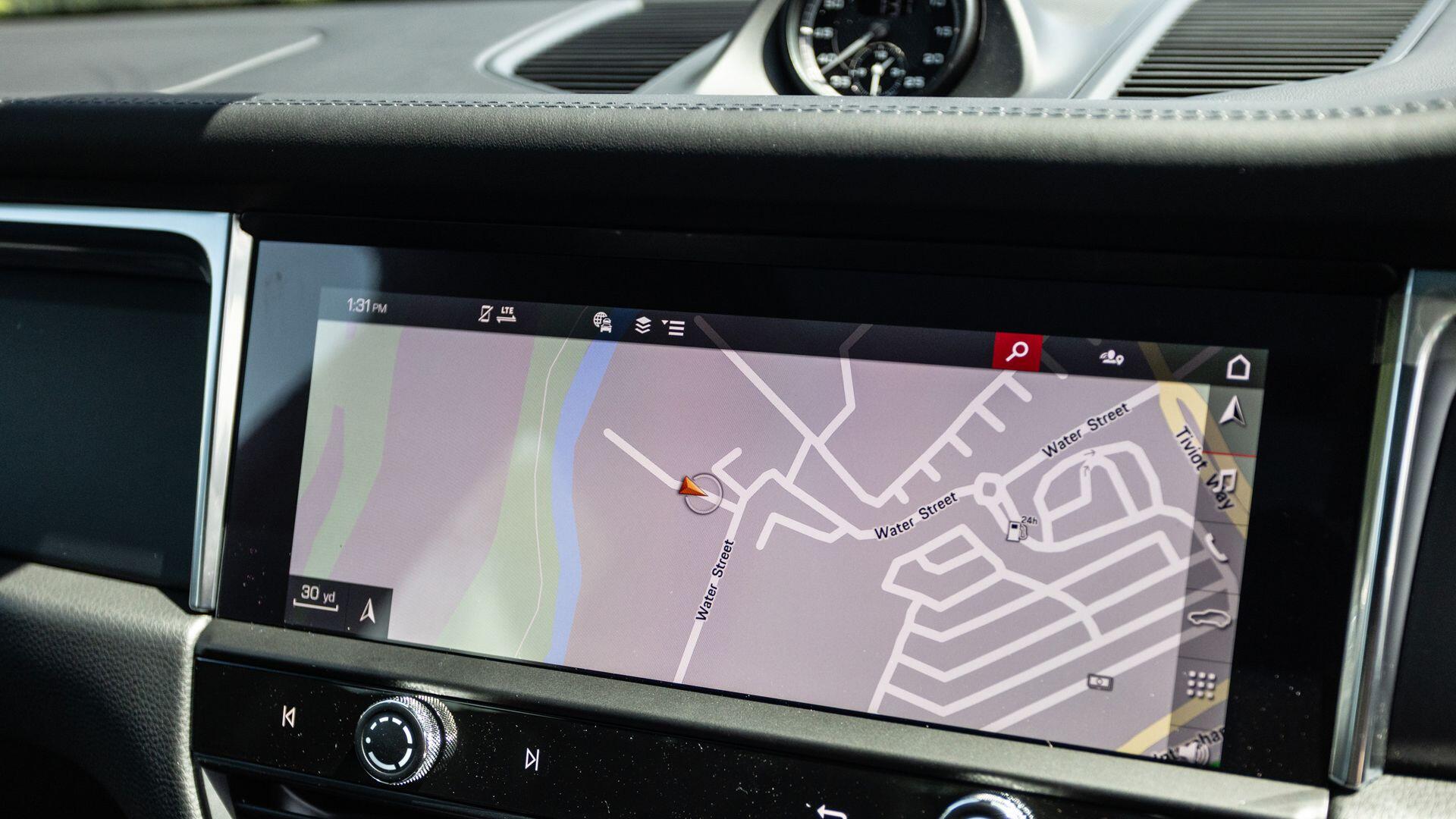 Porsche Macan view 23