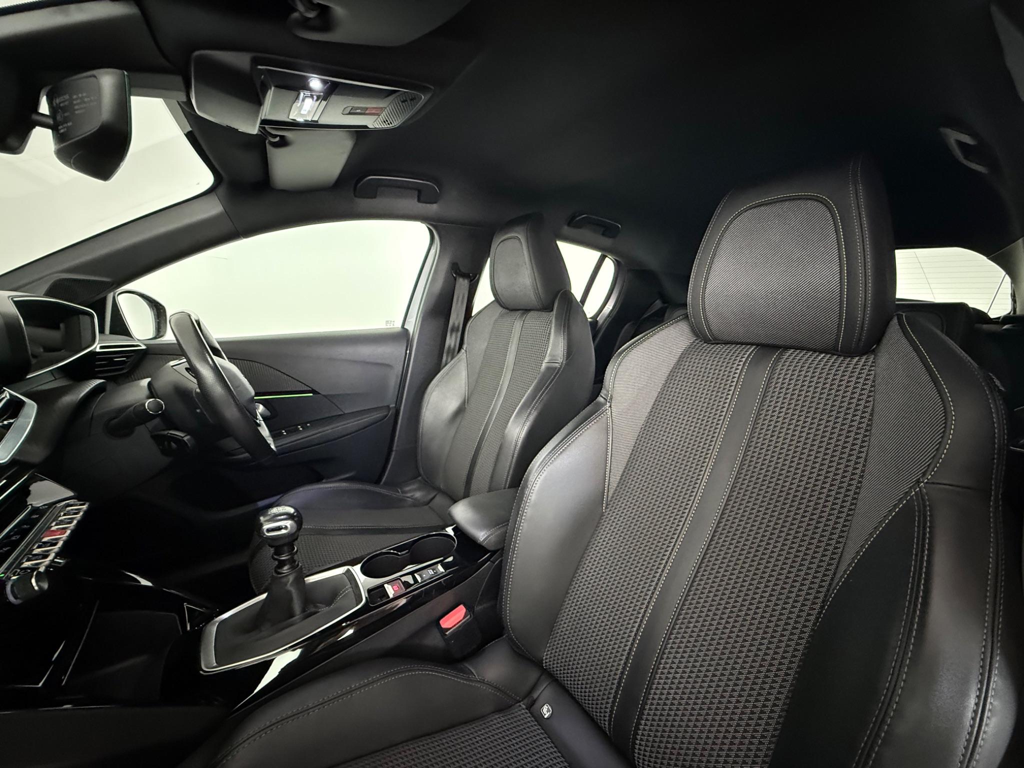 Peugeot 208 view 12