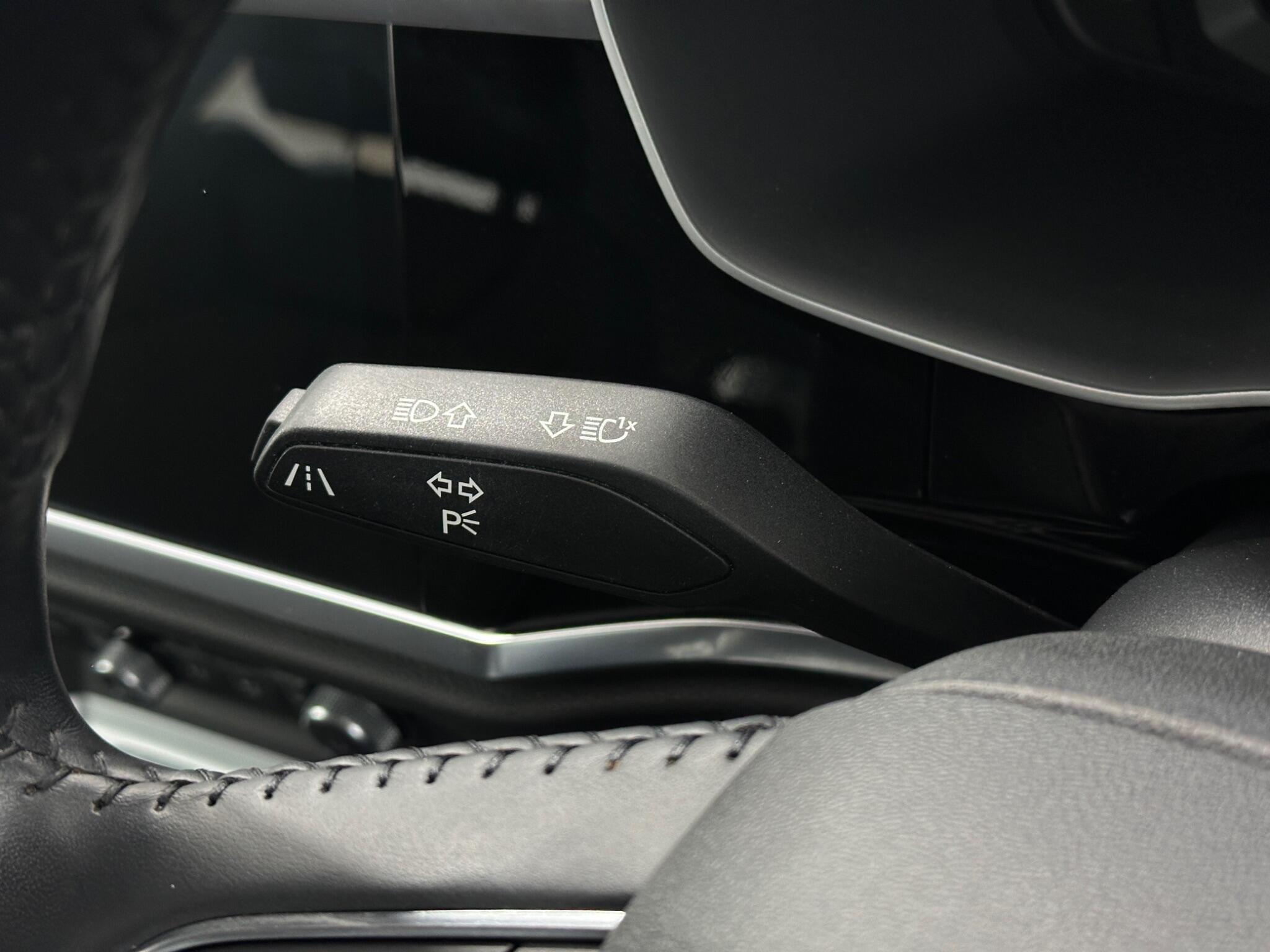 Audi Q3 view 14