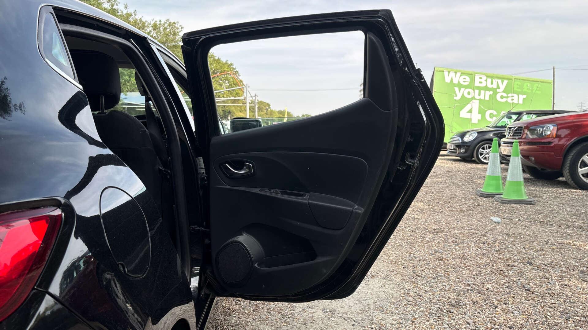Renault Clio view 34