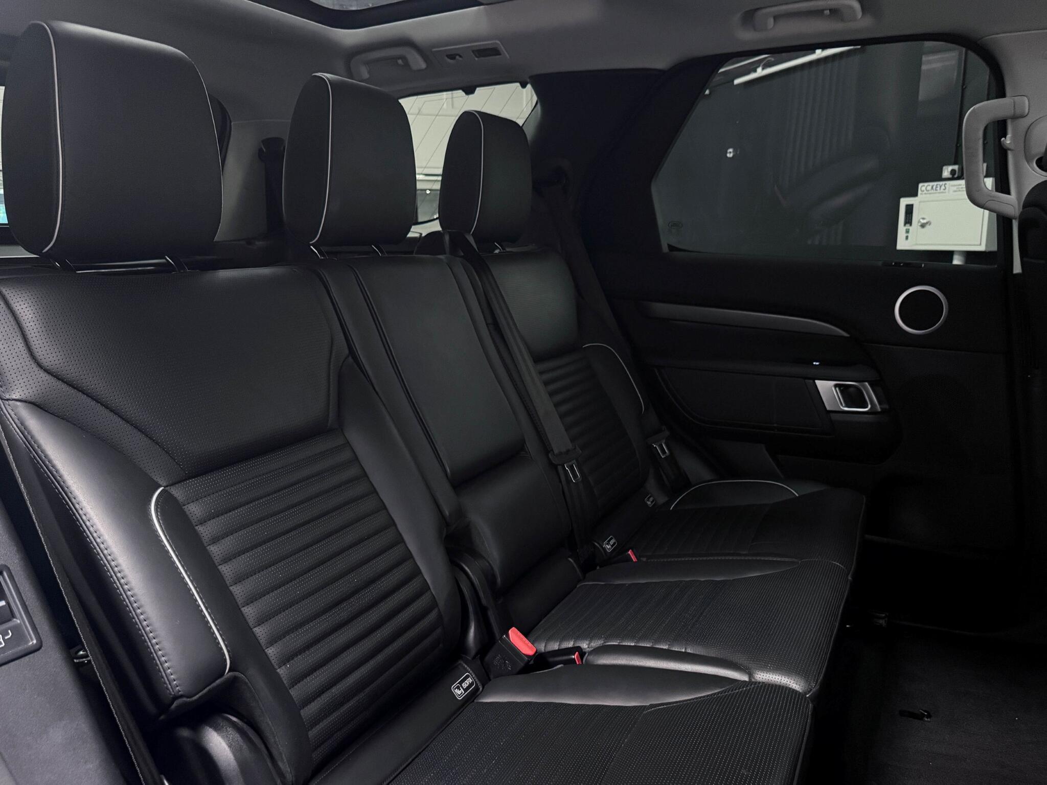 Land Rover Discovery view 16