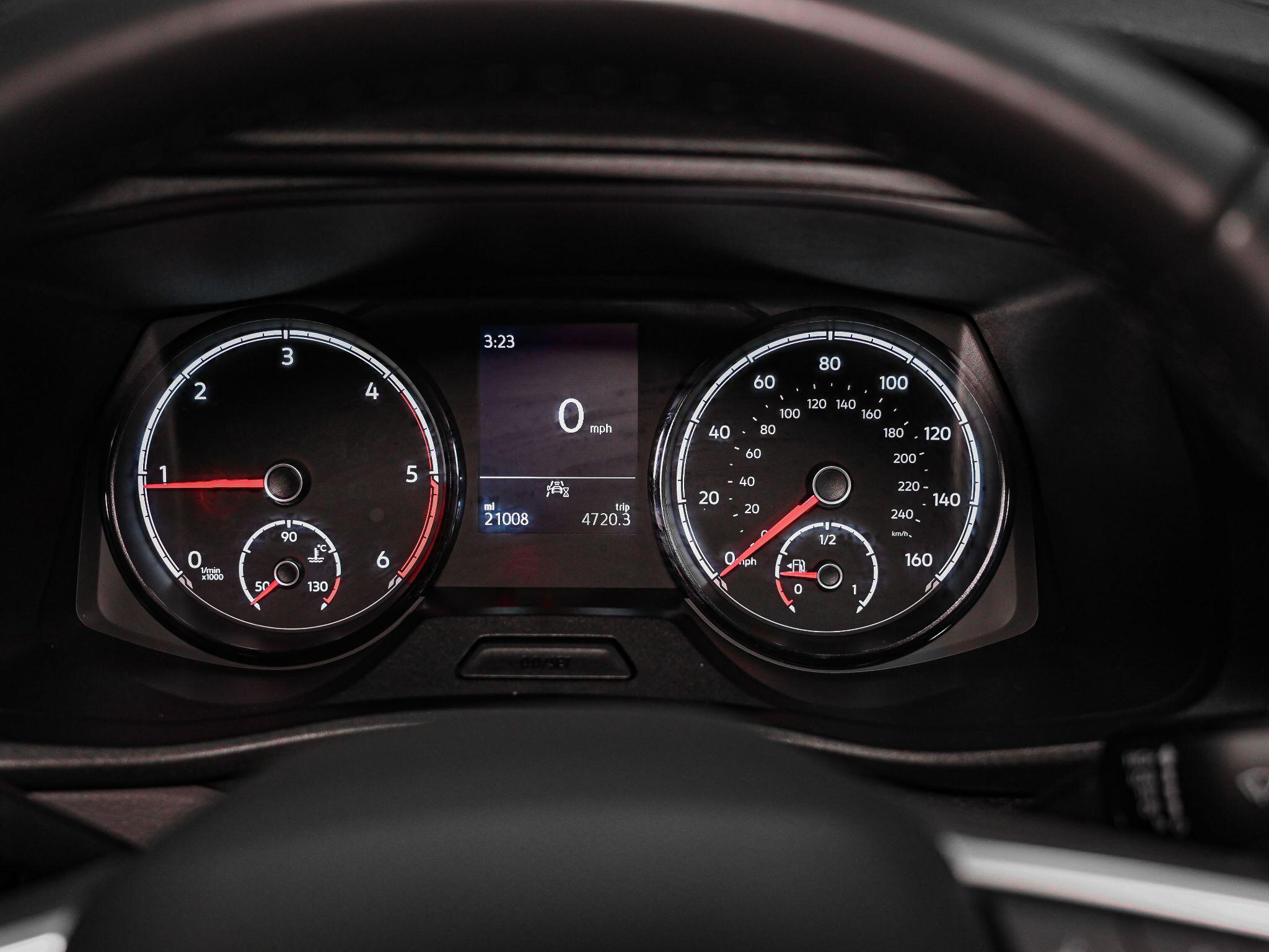 Volkswagen Transporter view 10