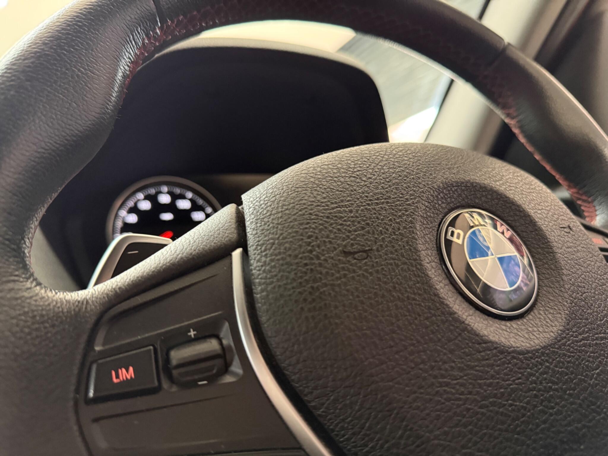 BMW 1 Series view 25