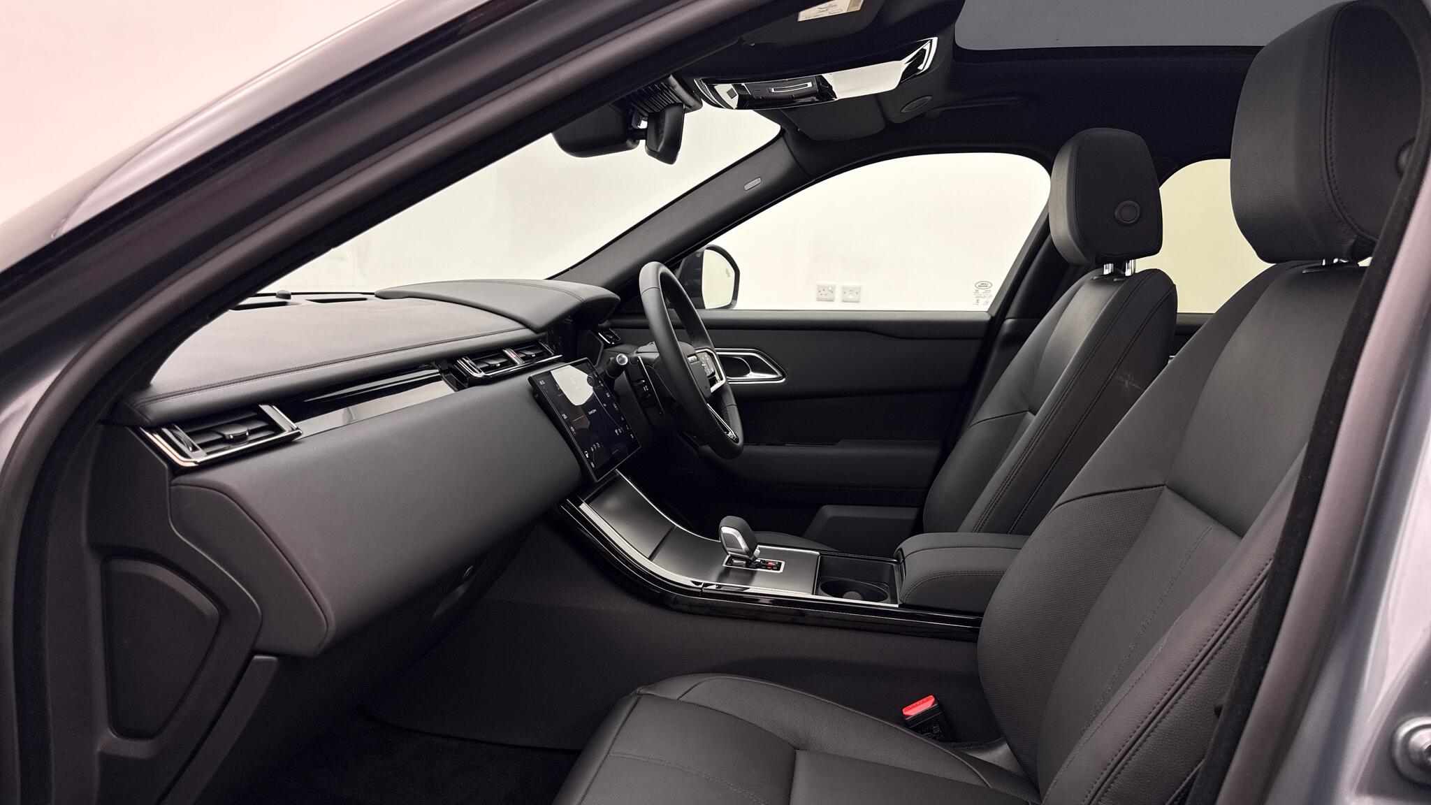 Land Rover Range Rover Velar view 3