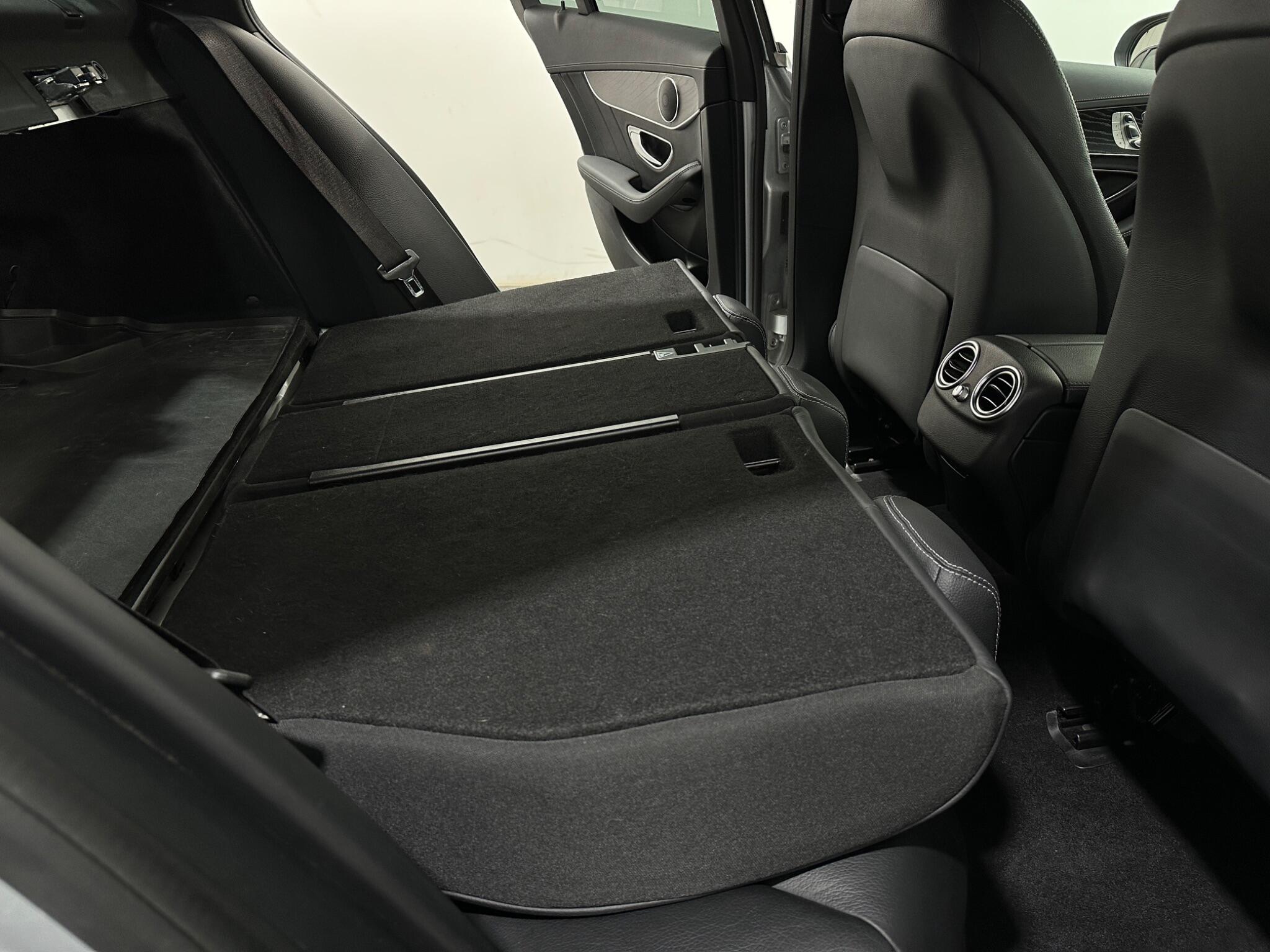 Mercedes-Benz C-Class view 48