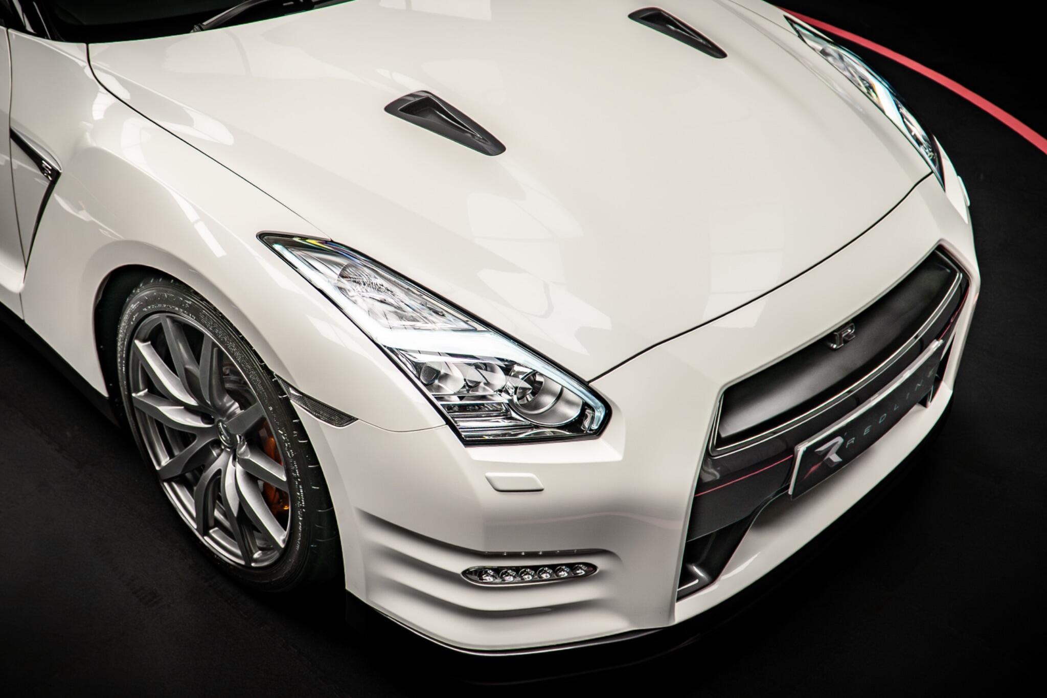 Nissan GT-R view 11