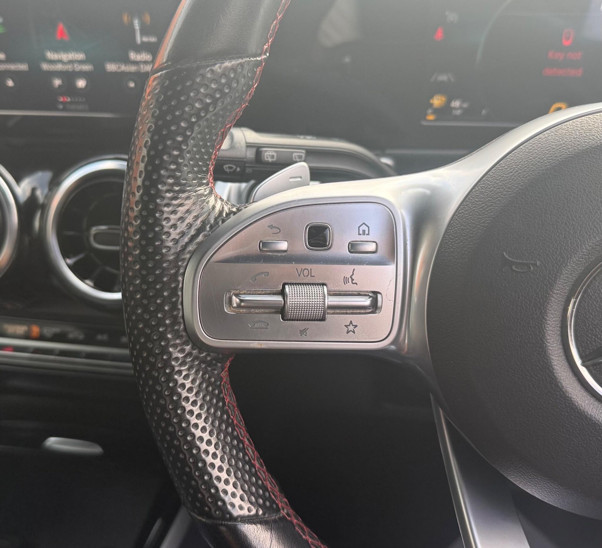 Mercedes-Benz GLB view 23