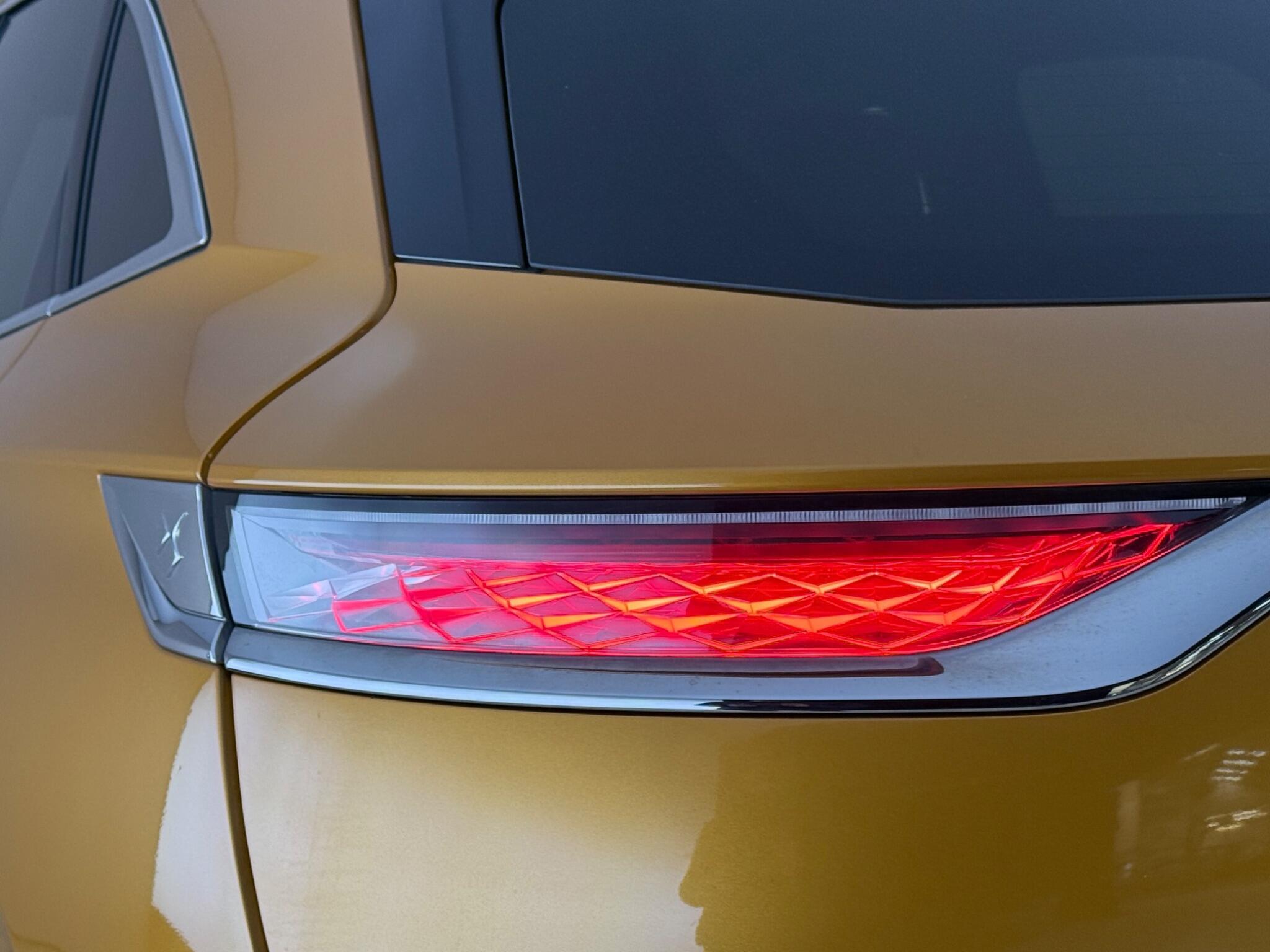 DS Automobiles DS 7 Crossback view 10